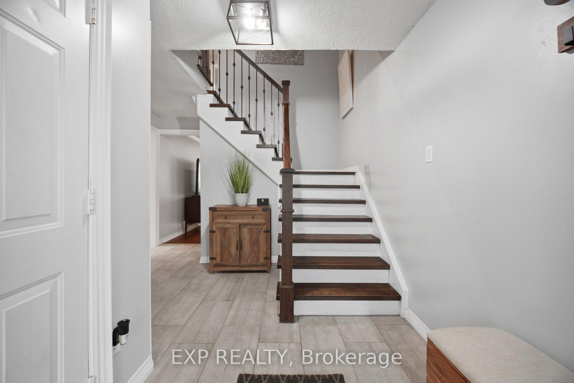 Photo 6 of 14 Royal Palm Drive, Brampton, Heart Lake East — HOMEH