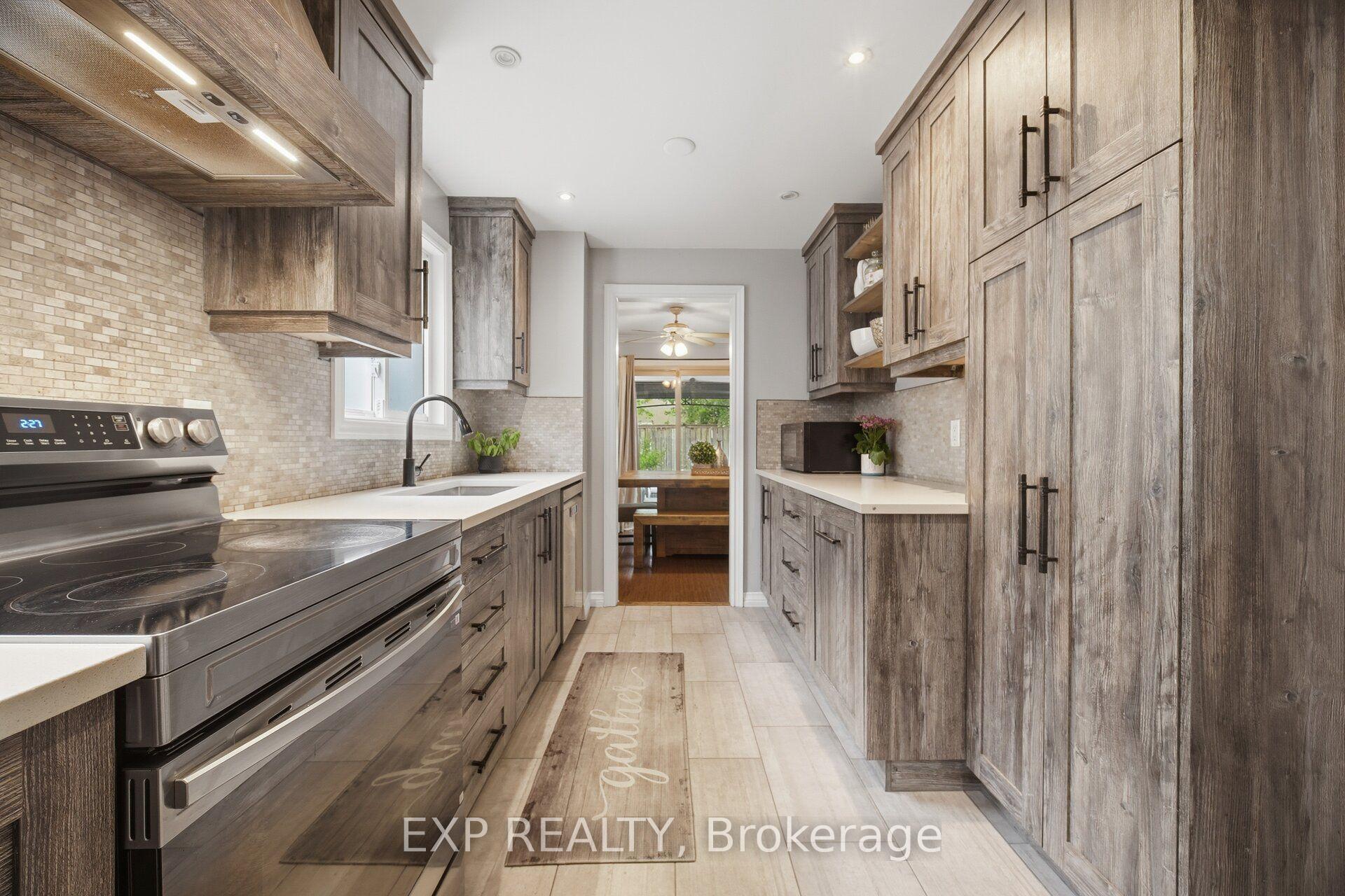 Photo 13 of 14 Royal Palm Drive, Brampton, Heart Lake East — HOMEH