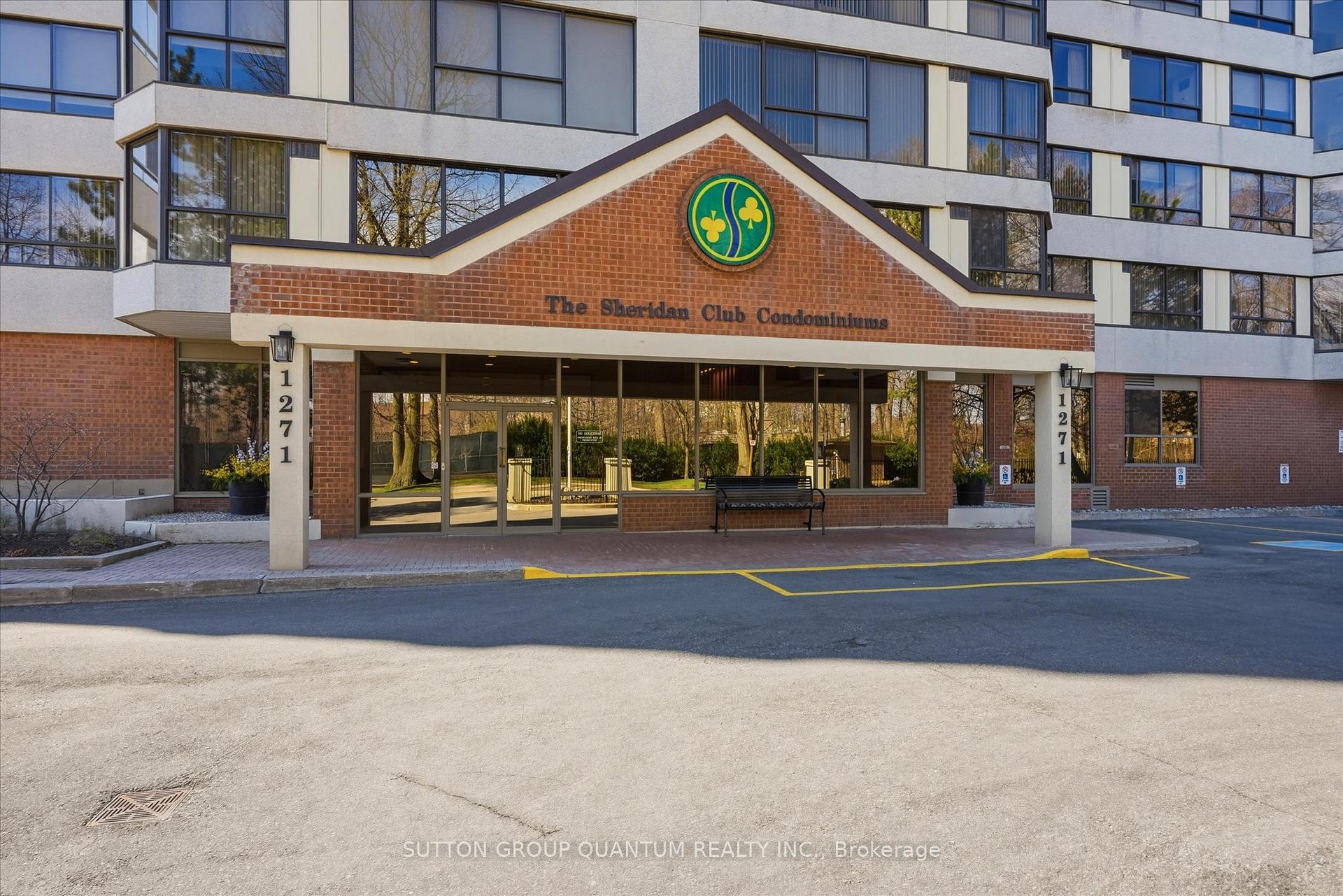 Photo 4 of Unit 403, 1271 Walden Circle, Mississauga, Clarkson — HOMEH