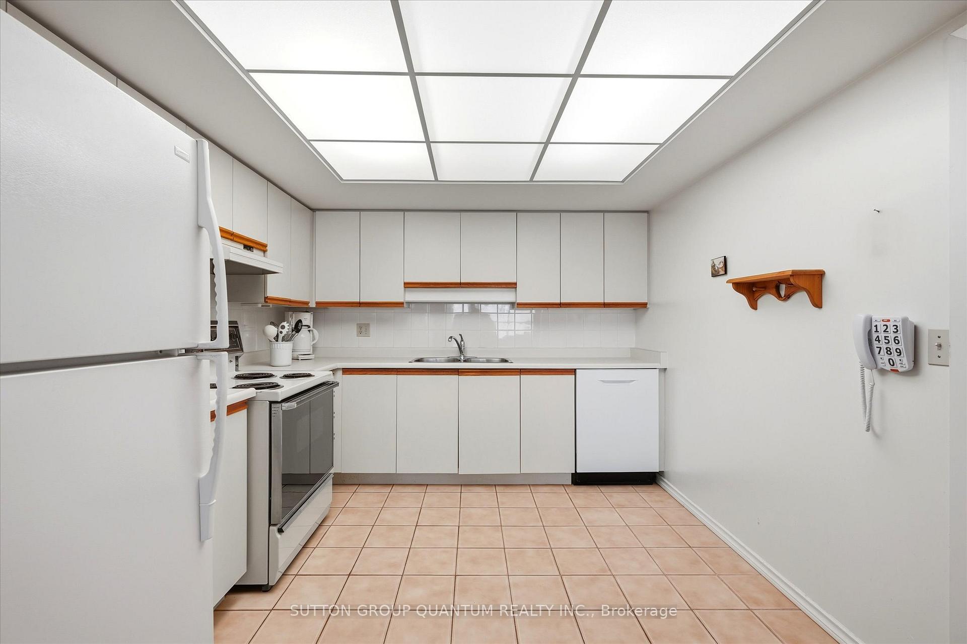 Photo 11 of Unit 403, 1271 Walden Circle, Mississauga, Clarkson — HOMEH