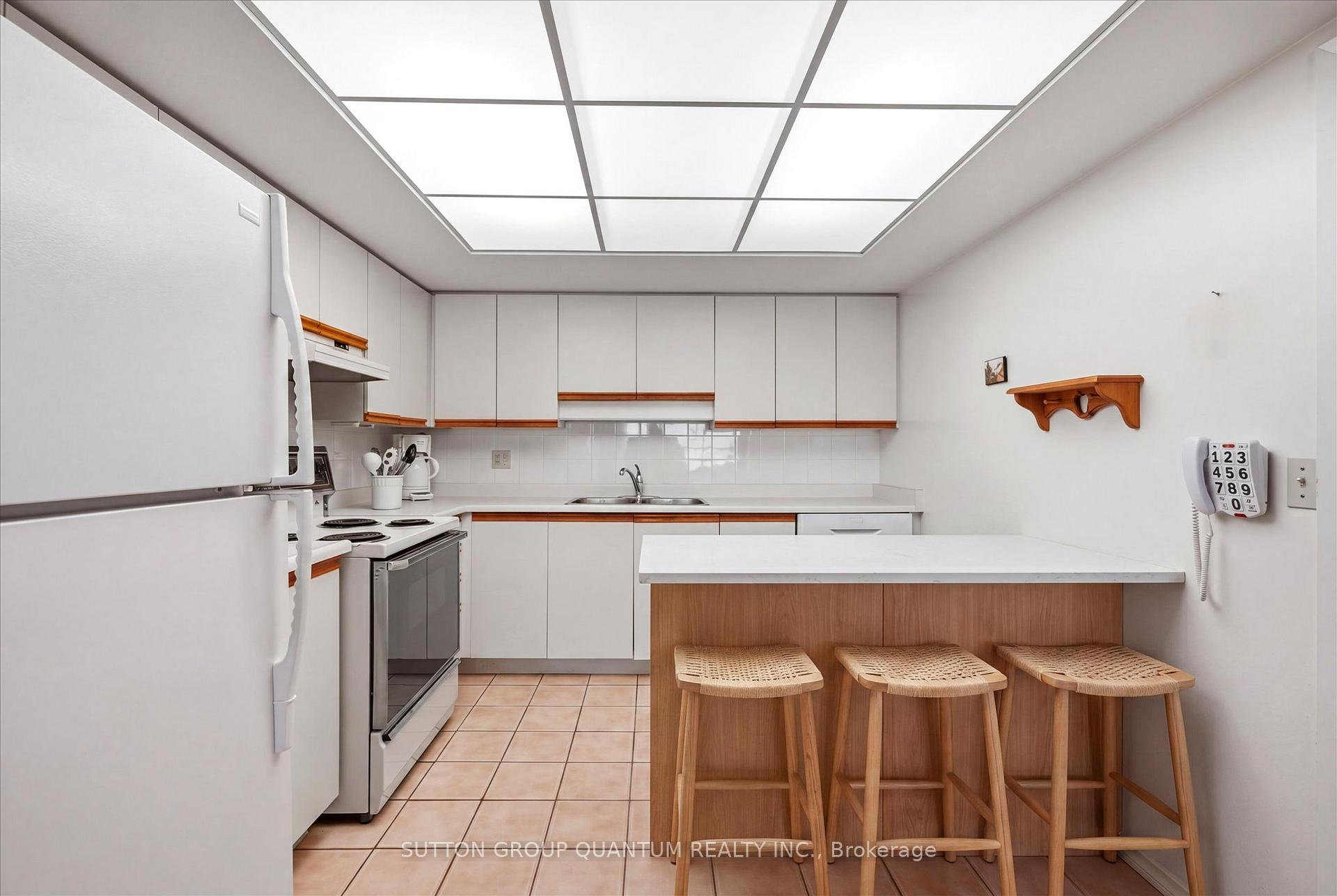 Photo 12 of Unit 403, 1271 Walden Circle, Mississauga, Clarkson — HOMEH
