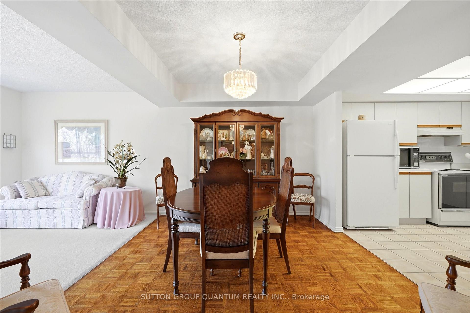 Photo 13 of Unit 403, 1271 Walden Circle, Mississauga, Clarkson — HOMEH