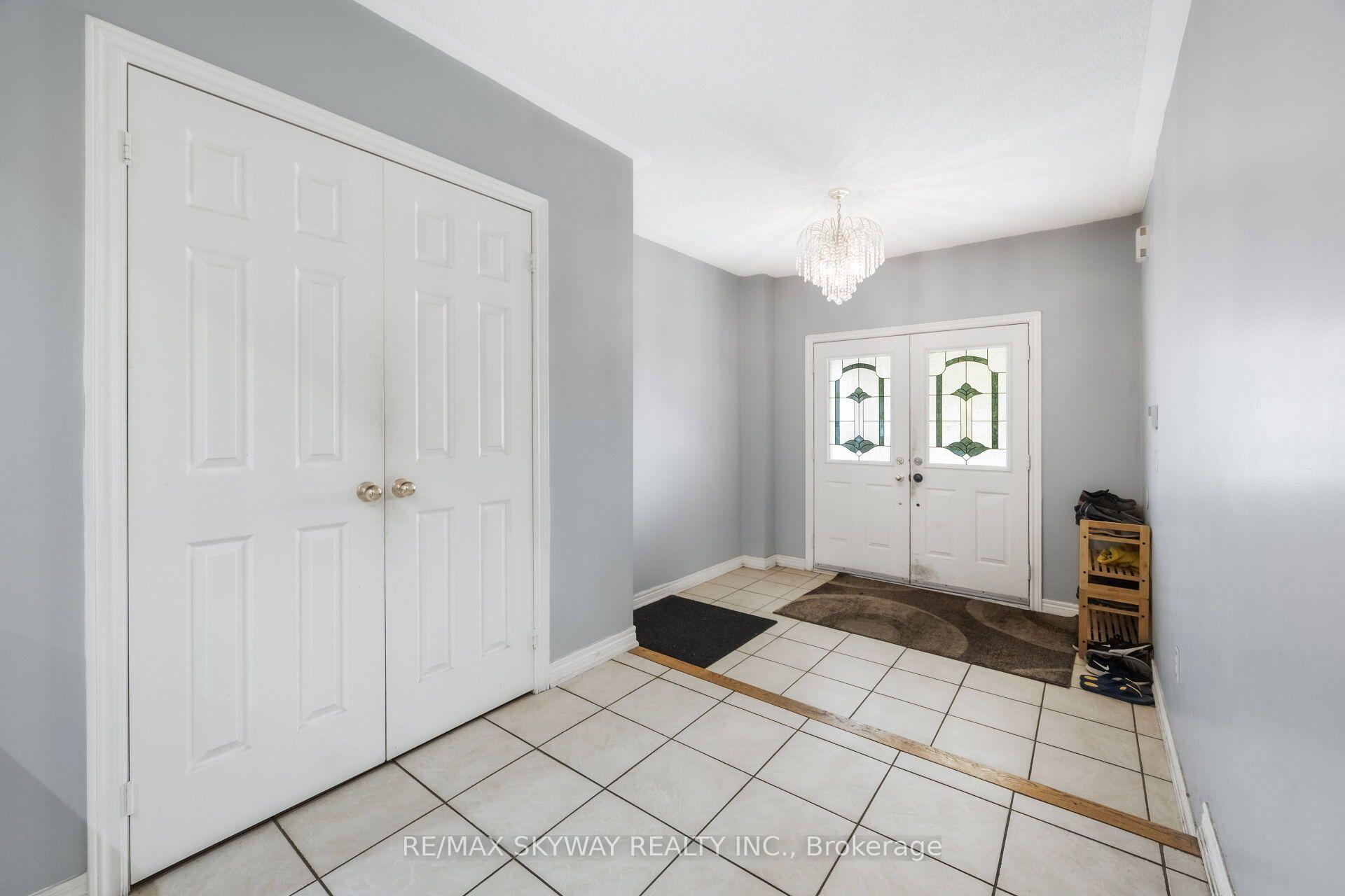 Photo 5 of 46 Don Minaker Drive, Brampton, Bram East — HOMEH
