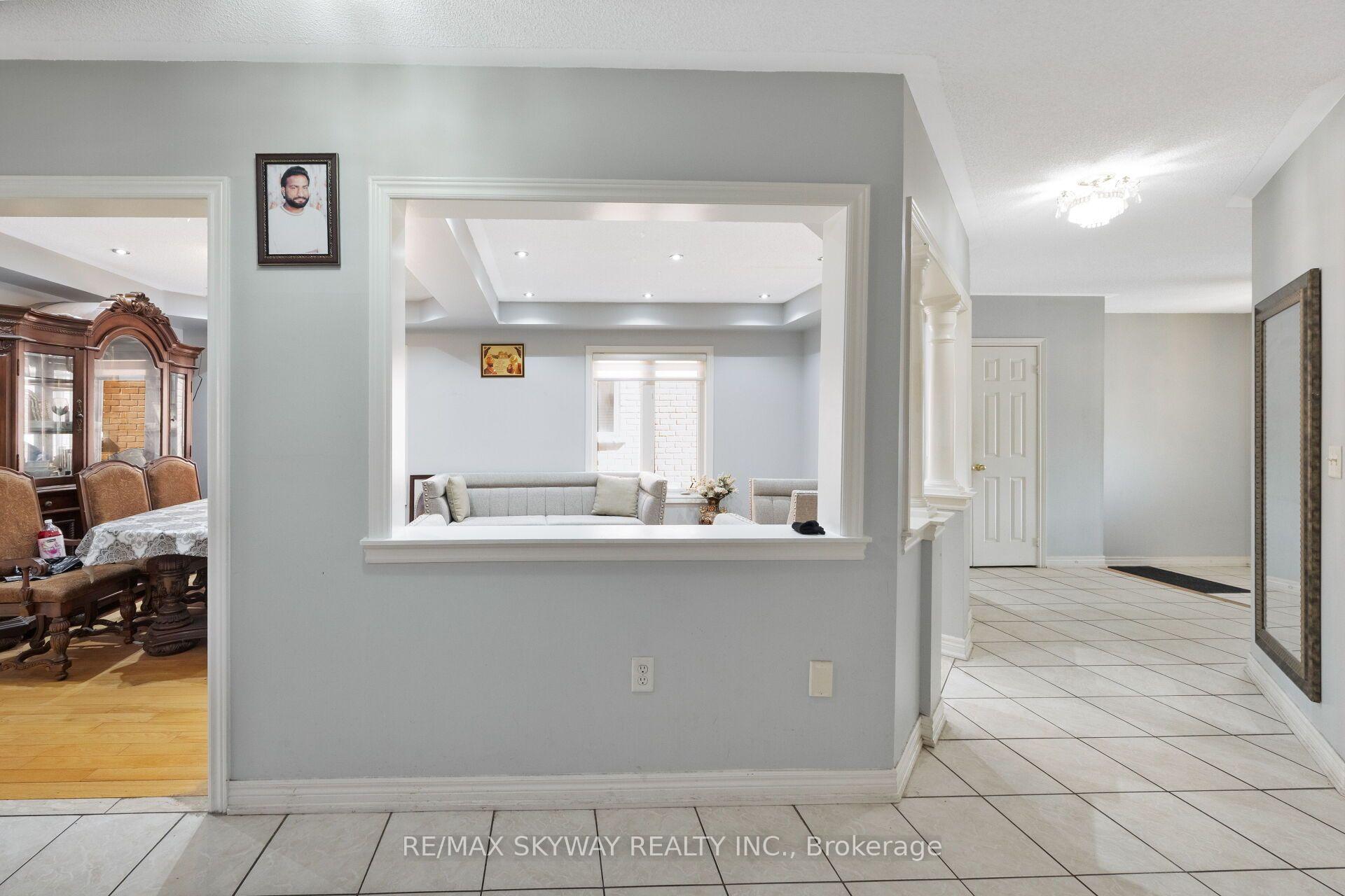 Photo 9 of 46 Don Minaker Drive, Brampton, Bram East — HOMEH