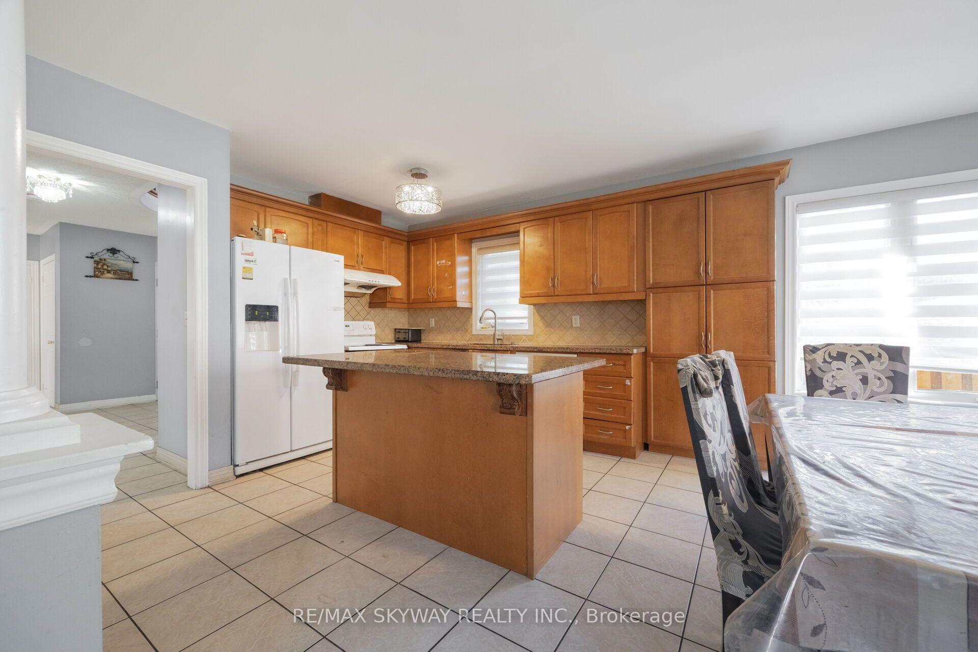 Photo 17 of 46 Don Minaker Drive, Brampton, Bram East — HOMEH