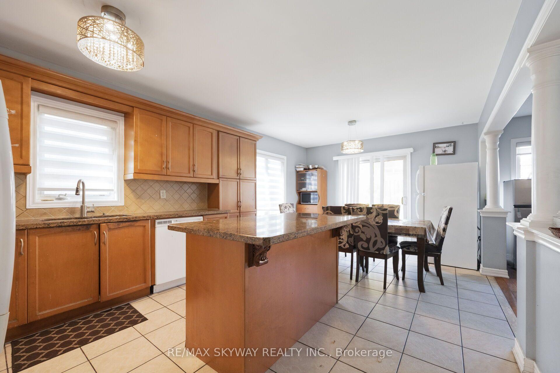 Photo 18 of 46 Don Minaker Drive, Brampton, Bram East — HOMEH