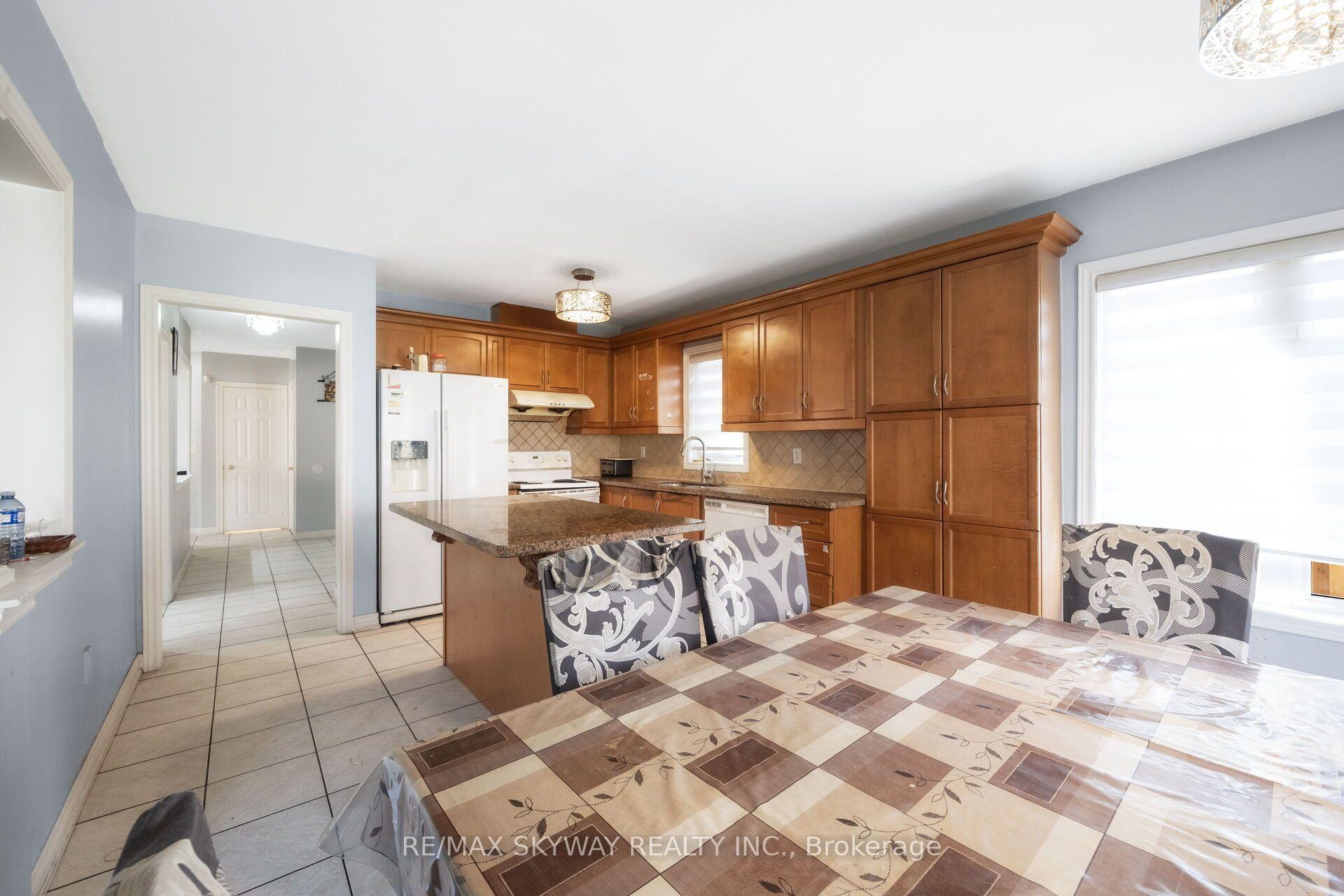 Photo 20 of 46 Don Minaker Drive, Brampton, Bram East — HOMEH