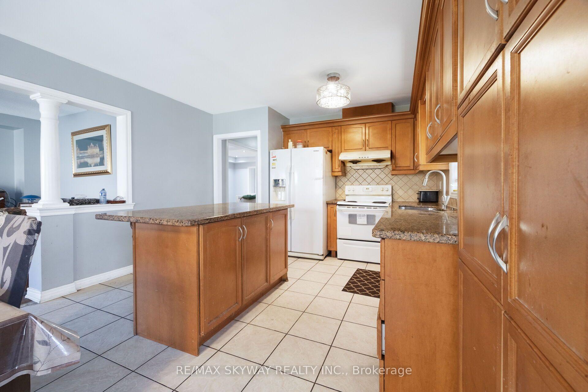 Photo 22 of 46 Don Minaker Drive, Brampton, Bram East — HOMEH