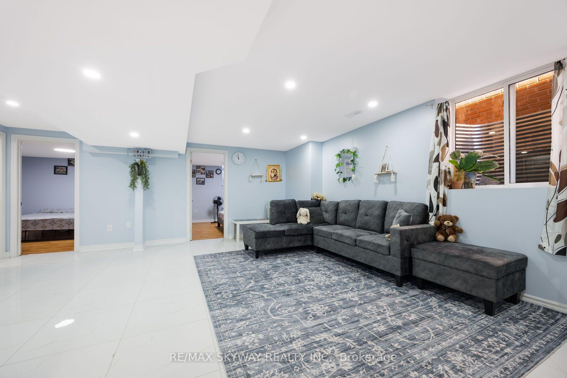 Photo 35 of 46 Don Minaker Drive, Brampton, Bram East — HOMEH