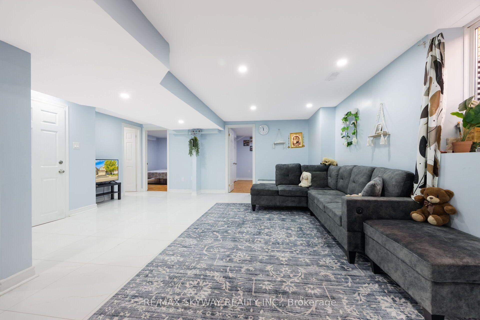 Photo 37 of 46 Don Minaker Drive, Brampton, Bram East — HOMEH