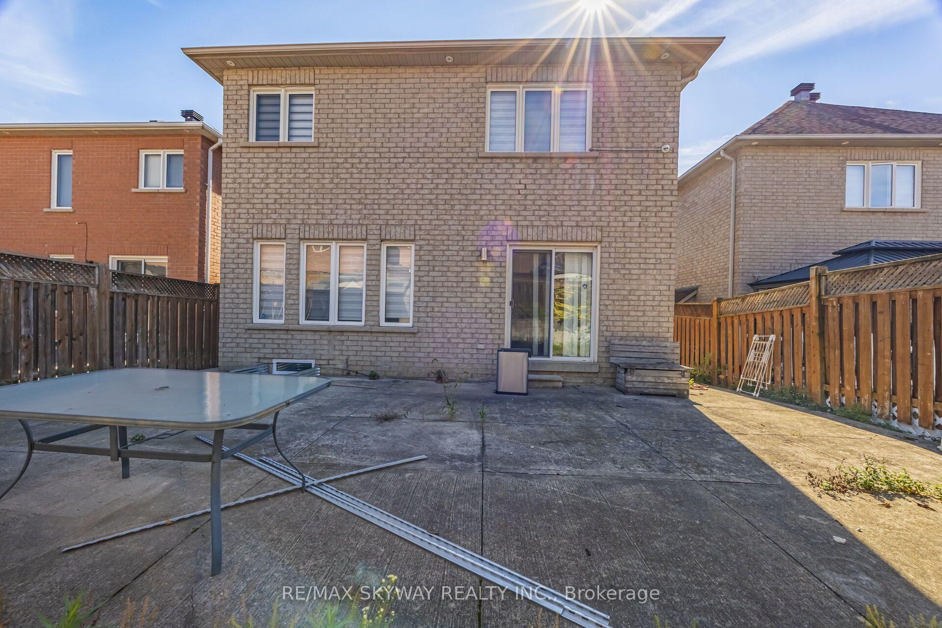 Photo 49 of 46 Don Minaker Drive, Brampton, Bram East — HOMEH