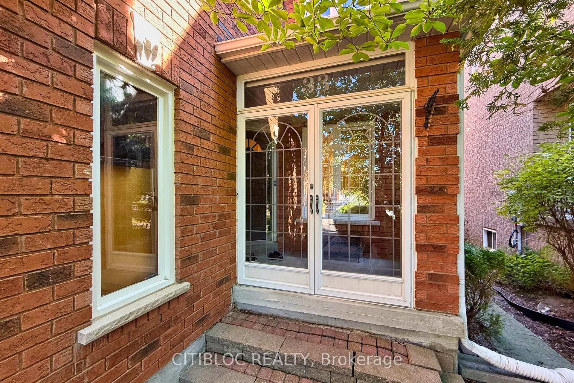 Photo 2 of 33 Desert View Crescent, Richmond Hill, Westbrook — HOMEH
