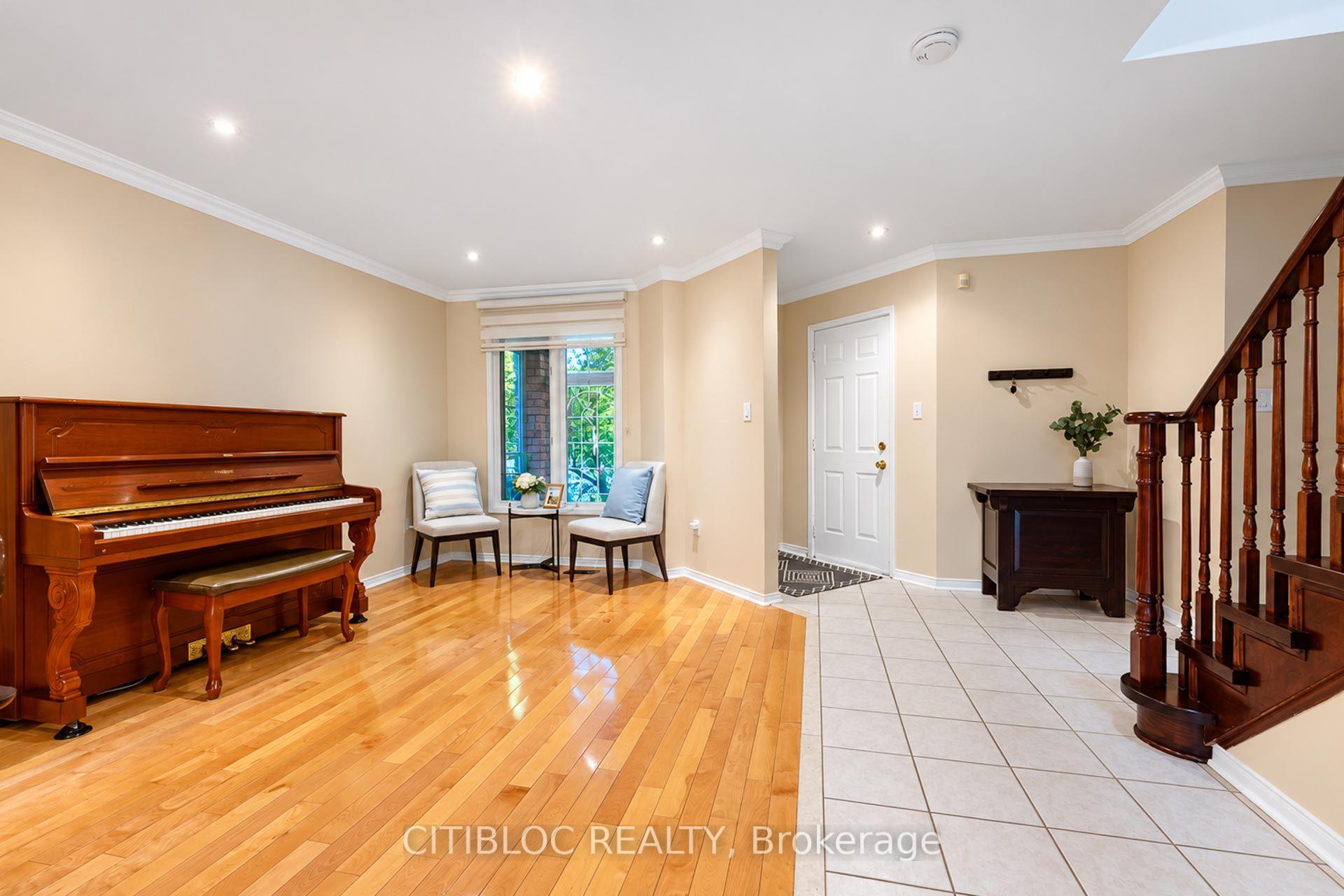 Photo 3 of 33 Desert View Crescent, Richmond Hill, Westbrook — HOMEH