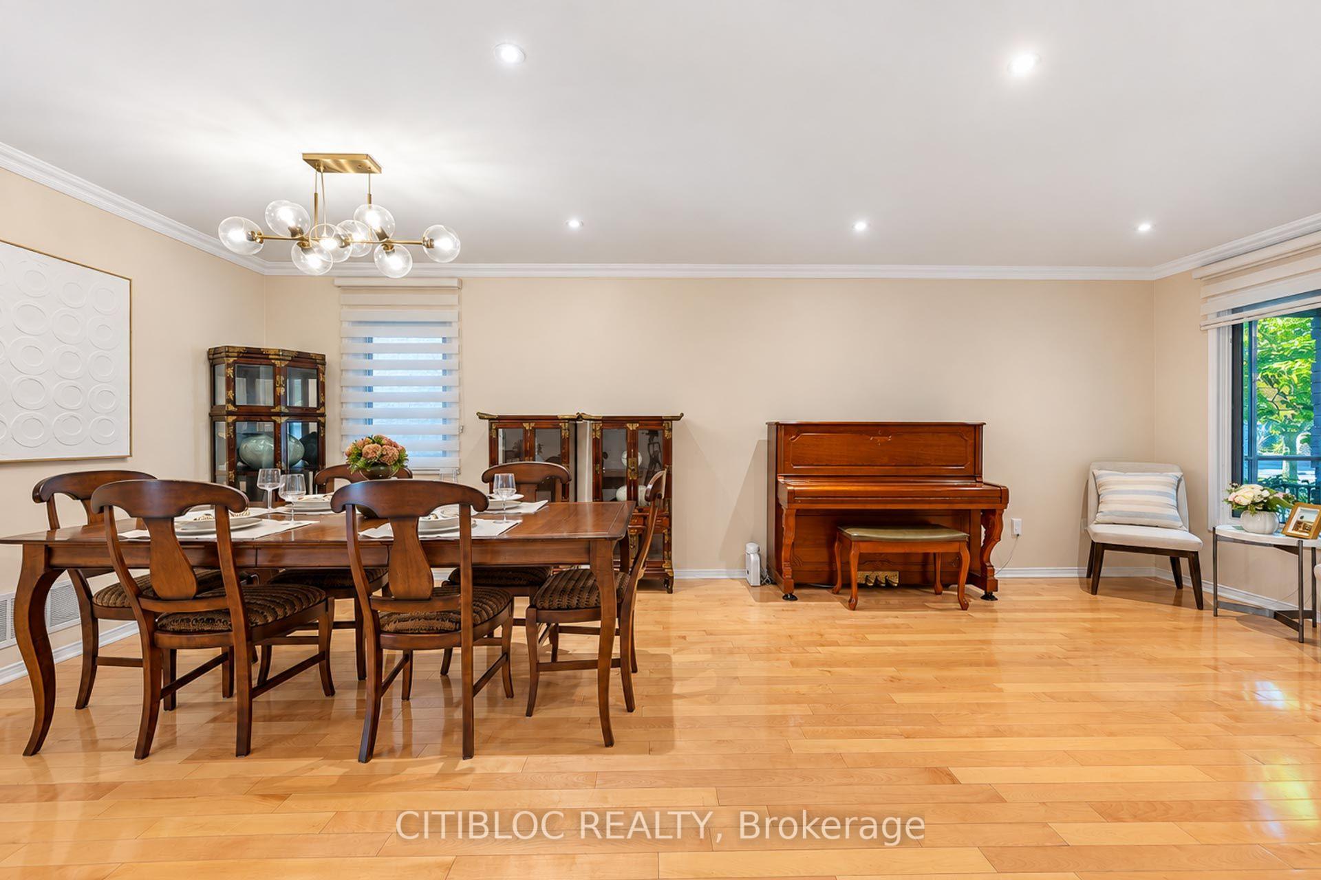 Photo 5 of 33 Desert View Crescent, Richmond Hill, Westbrook — HOMEH