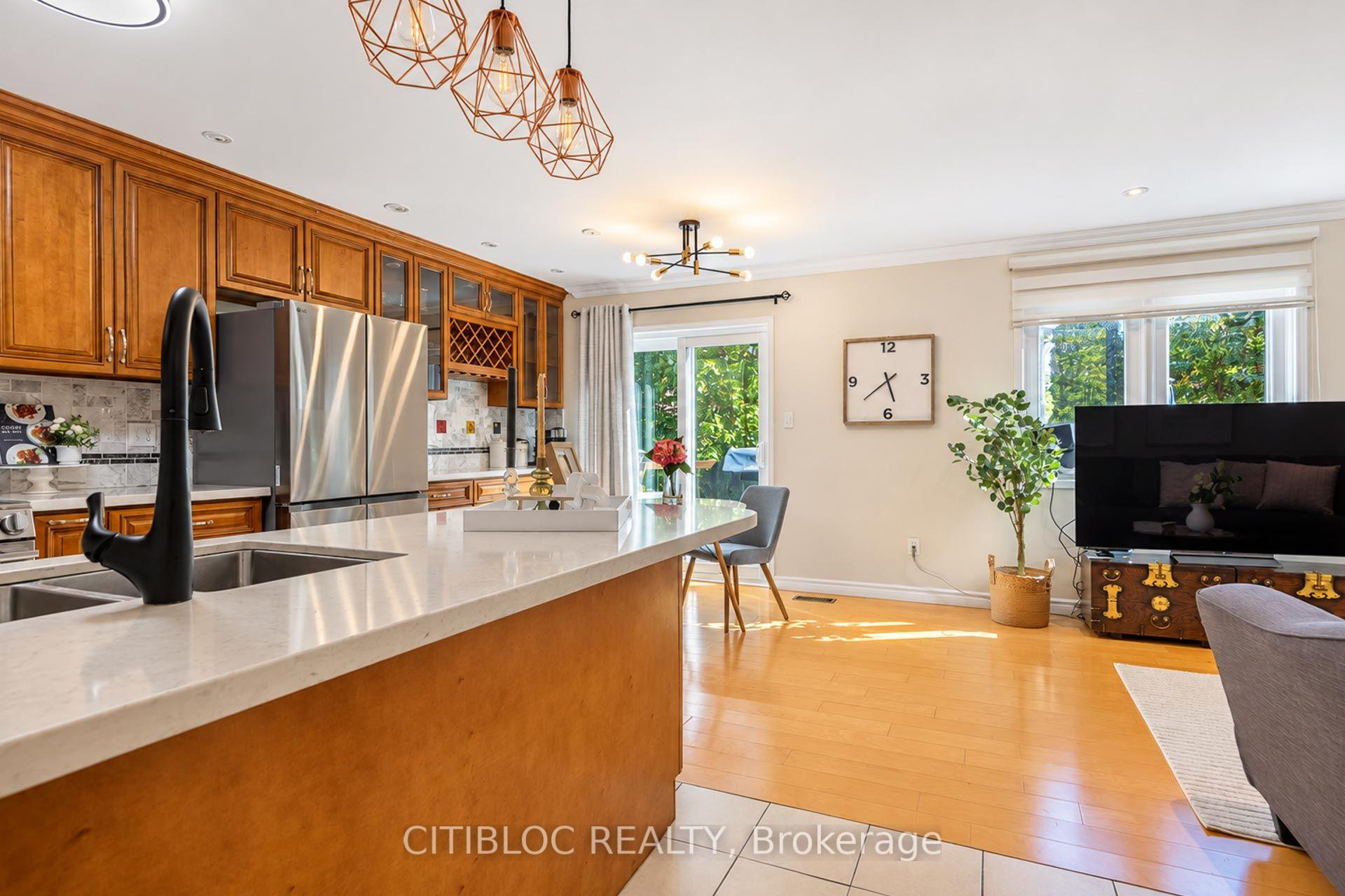 Photo 8 of 33 Desert View Crescent, Richmond Hill, Westbrook — HOMEH