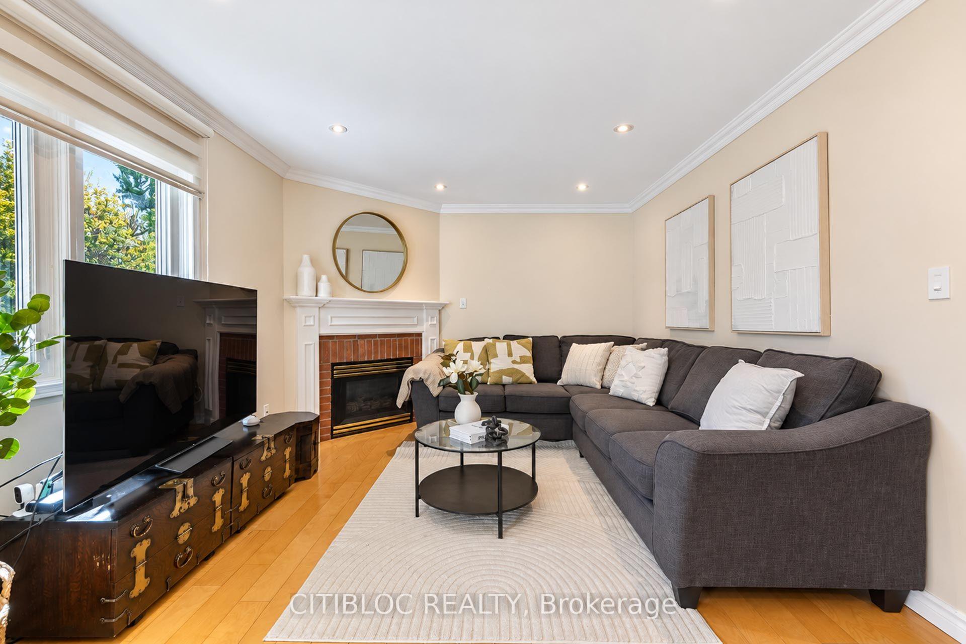 Photo 10 of 33 Desert View Crescent, Richmond Hill, Westbrook — HOMEH