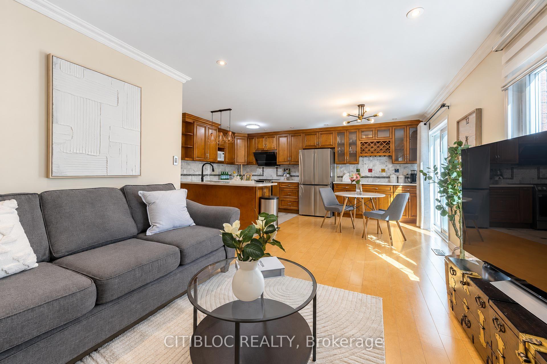Photo 12 of 33 Desert View Crescent, Richmond Hill, Westbrook — HOMEH