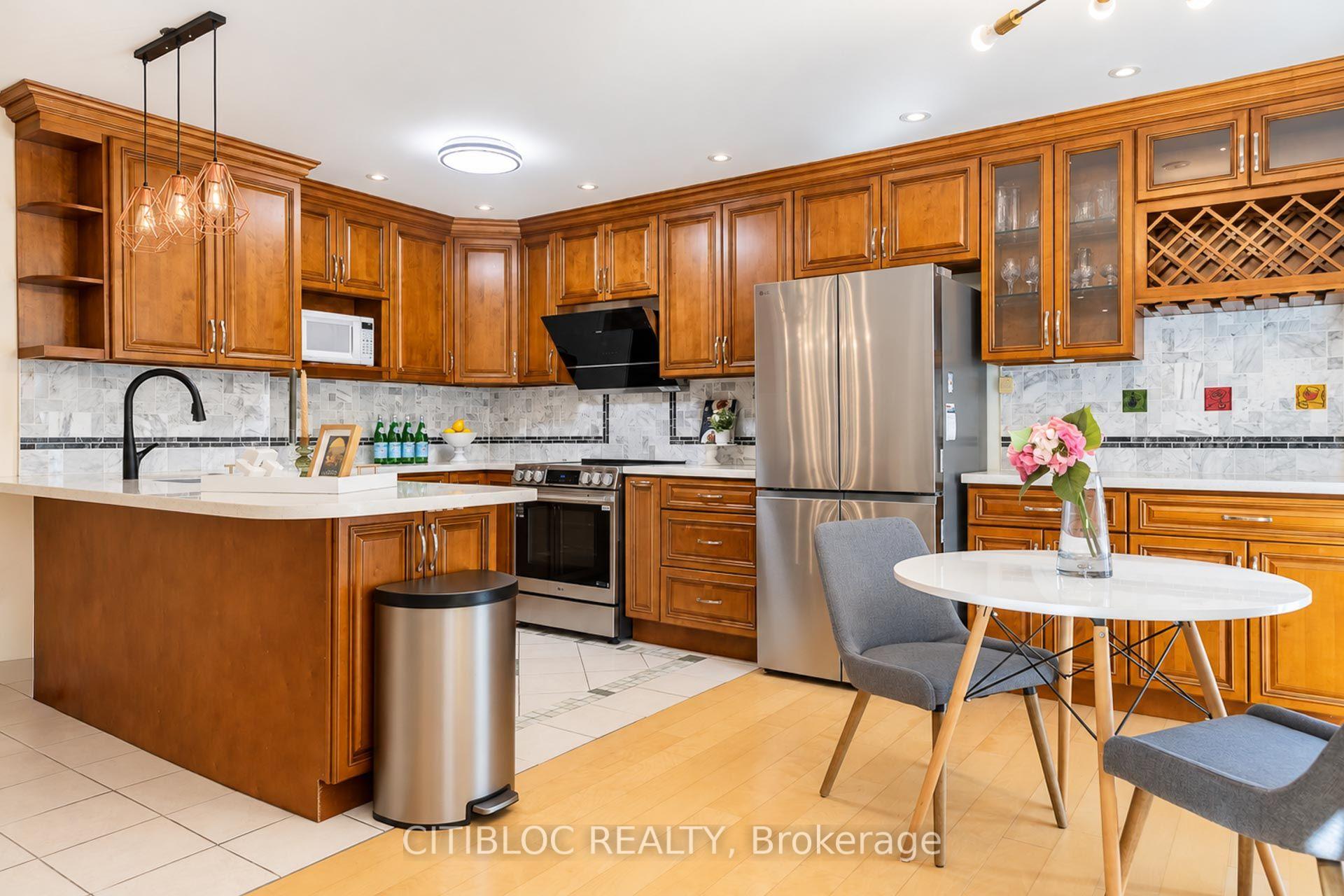 Photo 14 of 33 Desert View Crescent, Richmond Hill, Westbrook — HOMEH