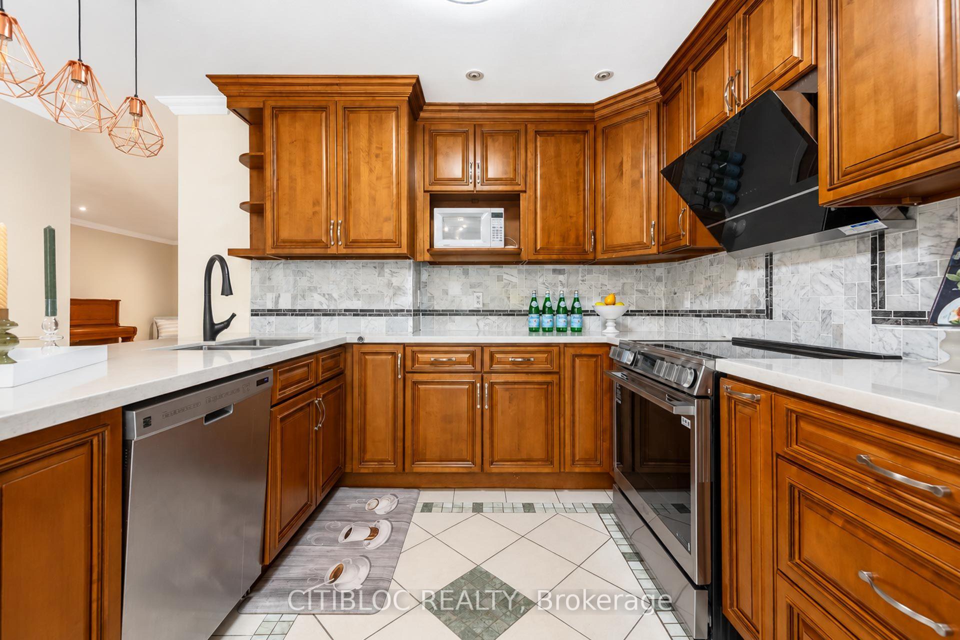 Photo 15 of 33 Desert View Crescent, Richmond Hill, Westbrook — HOMEH