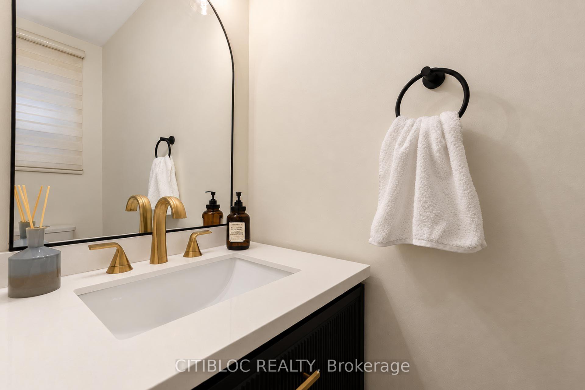 Photo 17 of 33 Desert View Crescent, Richmond Hill, Westbrook — HOMEH