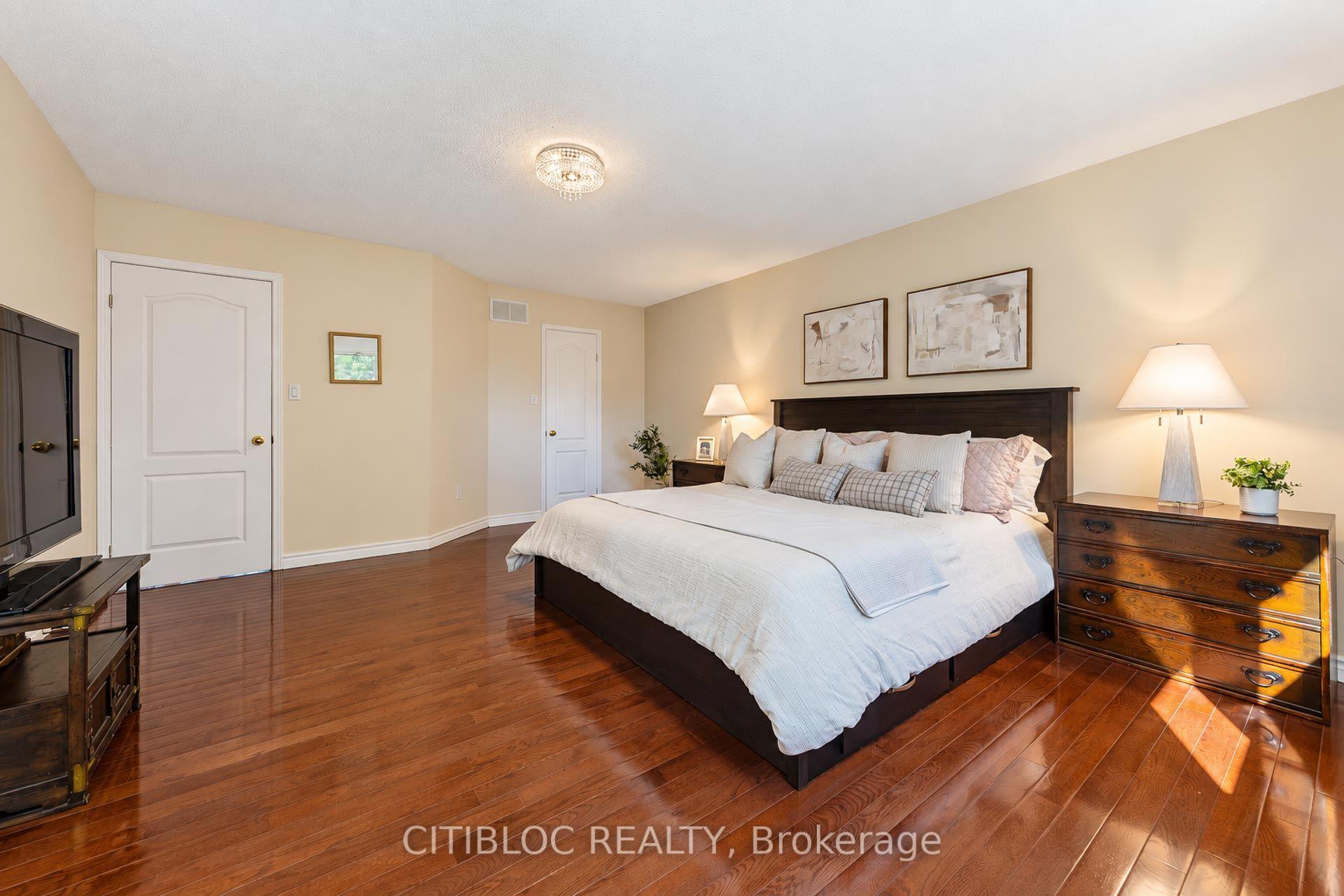 Photo 21 of 33 Desert View Crescent, Richmond Hill, Westbrook — HOMEH