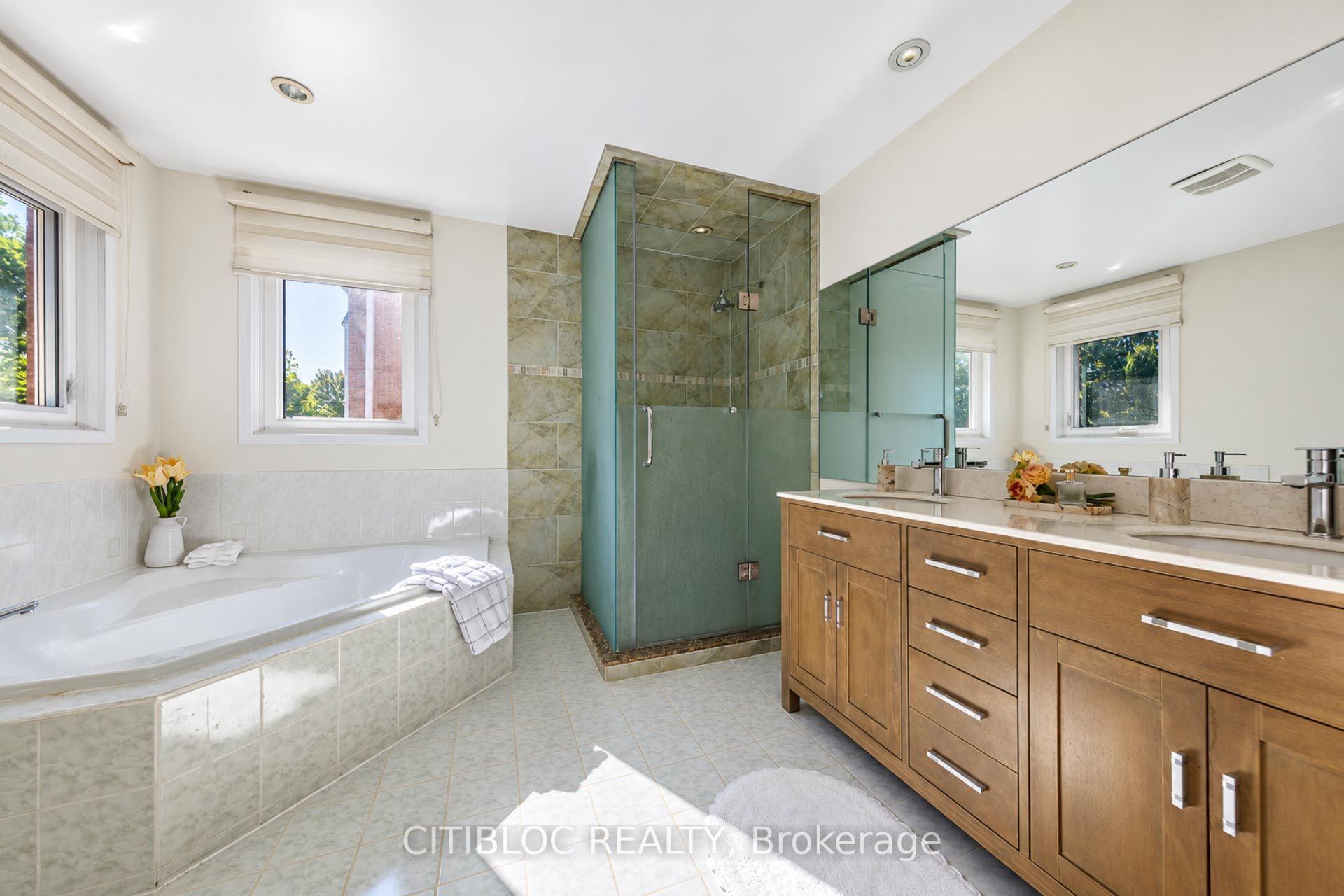 Photo 22 of 33 Desert View Crescent, Richmond Hill, Westbrook — HOMEH