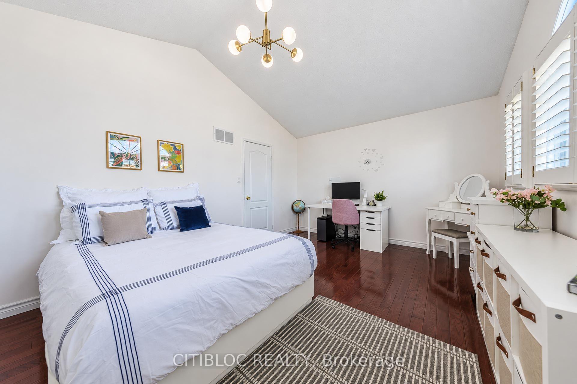 Photo 29 of 33 Desert View Crescent, Richmond Hill, Westbrook — HOMEH