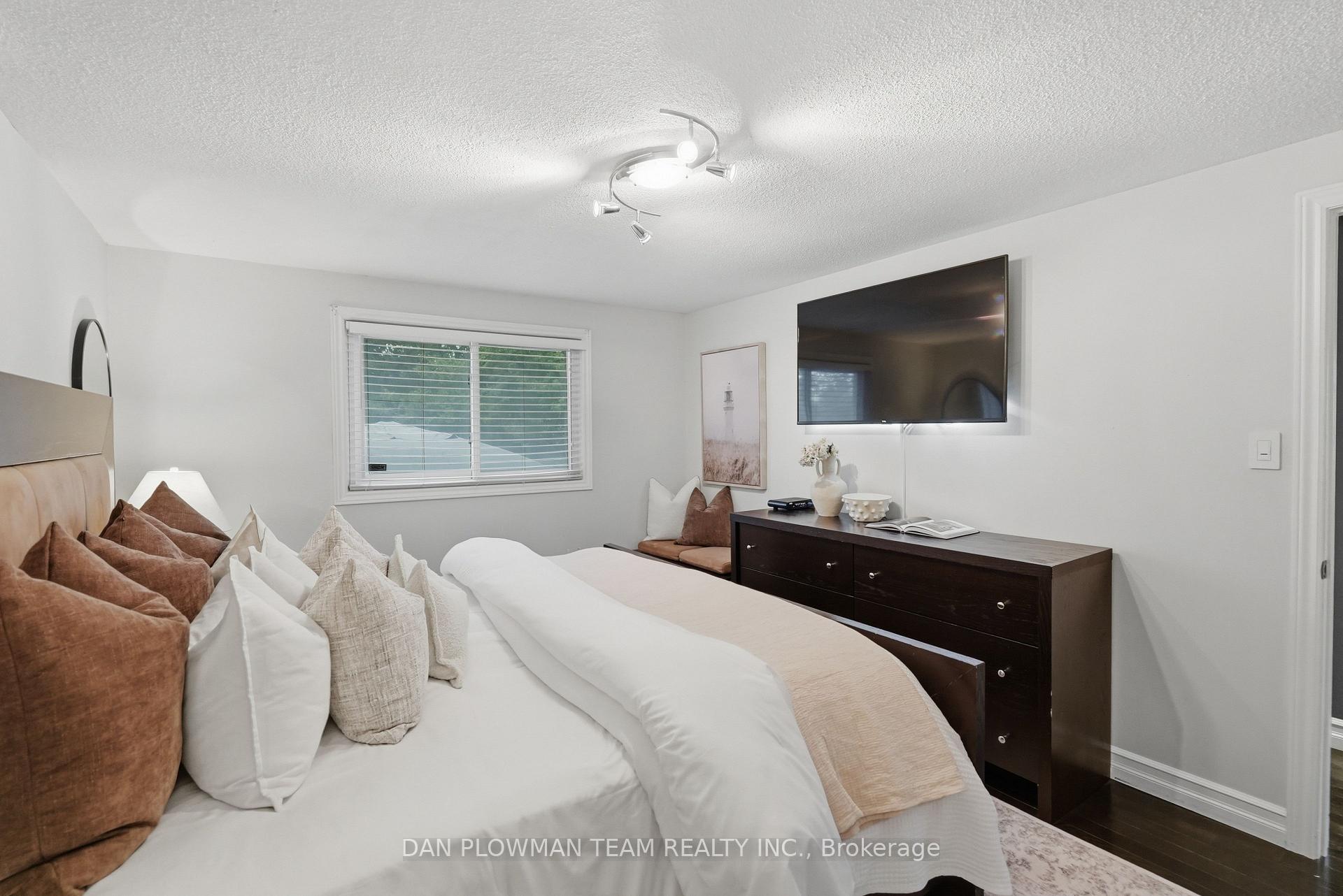 Photo 22 of 77 Hialeah Crescent, Whitby, Blue Grass Meadows — HOMEH