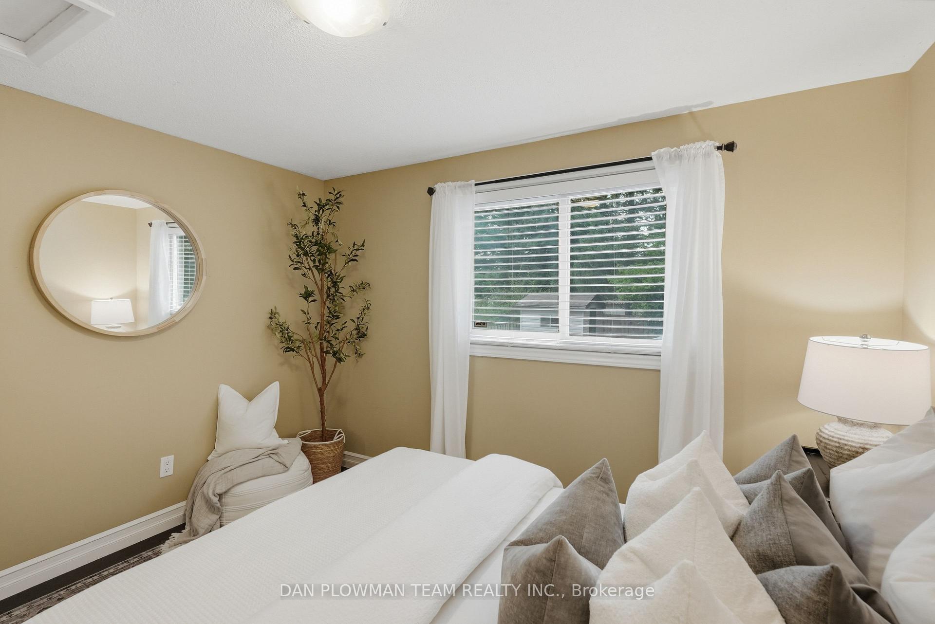 Photo 25 of 77 Hialeah Crescent, Whitby, Blue Grass Meadows — HOMEH