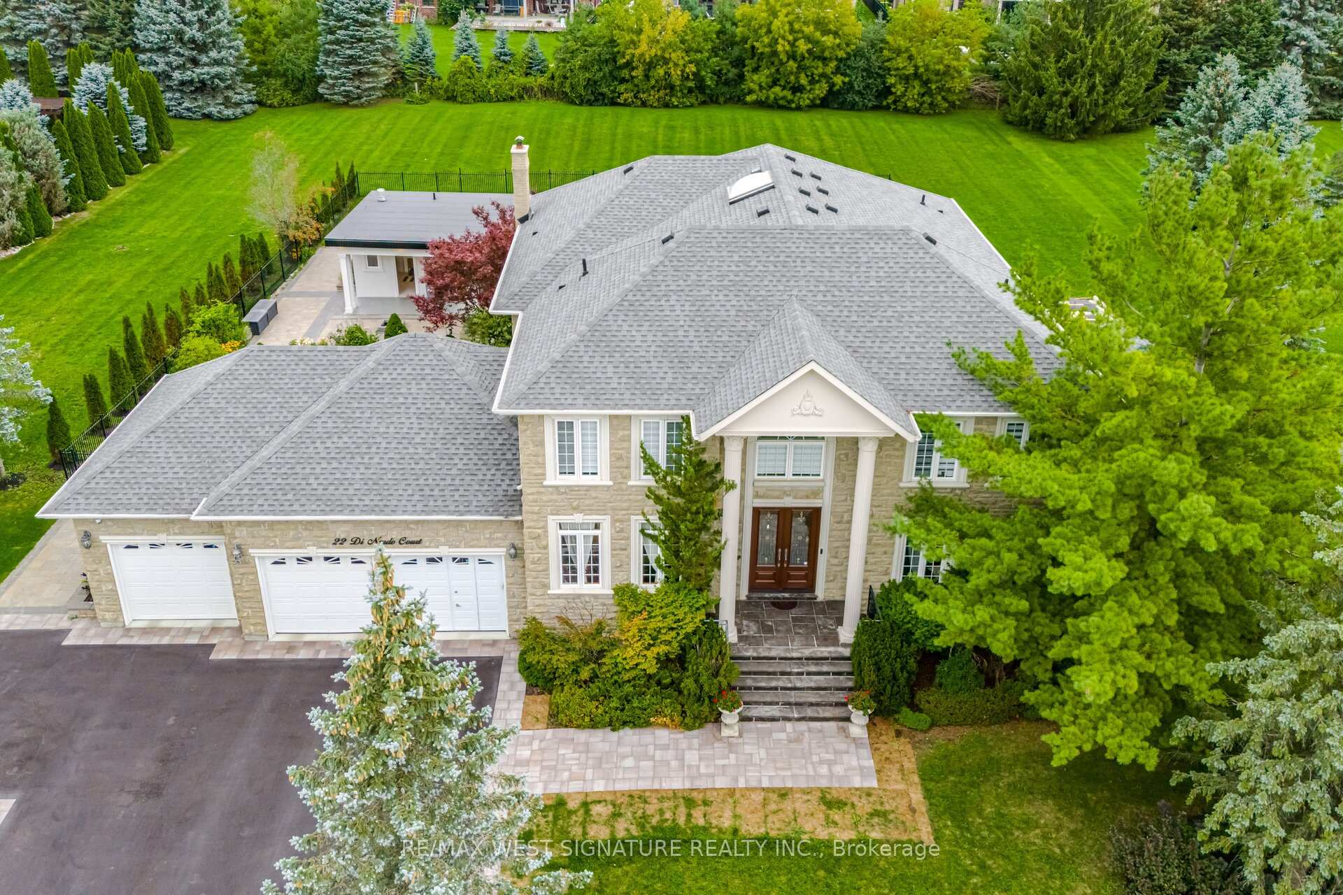 Photo 4 of 22 Di Nardo Court, King, King City — HOMEH