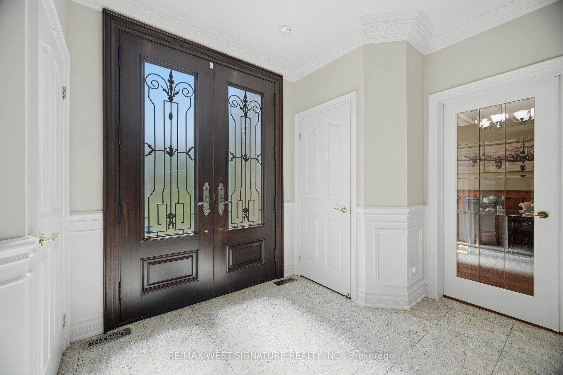 Photo 6 of 22 Di Nardo Court, King, King City — HOMEH