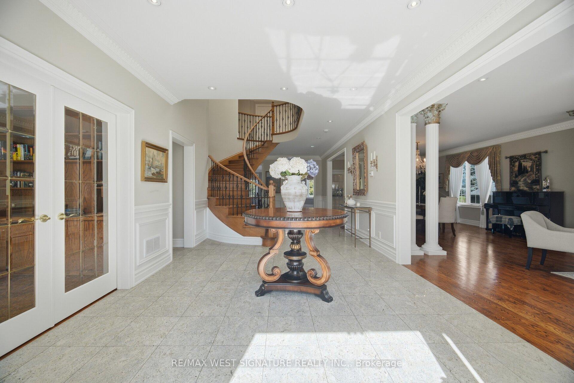 Photo 7 of 22 Di Nardo Court, King, King City — HOMEH