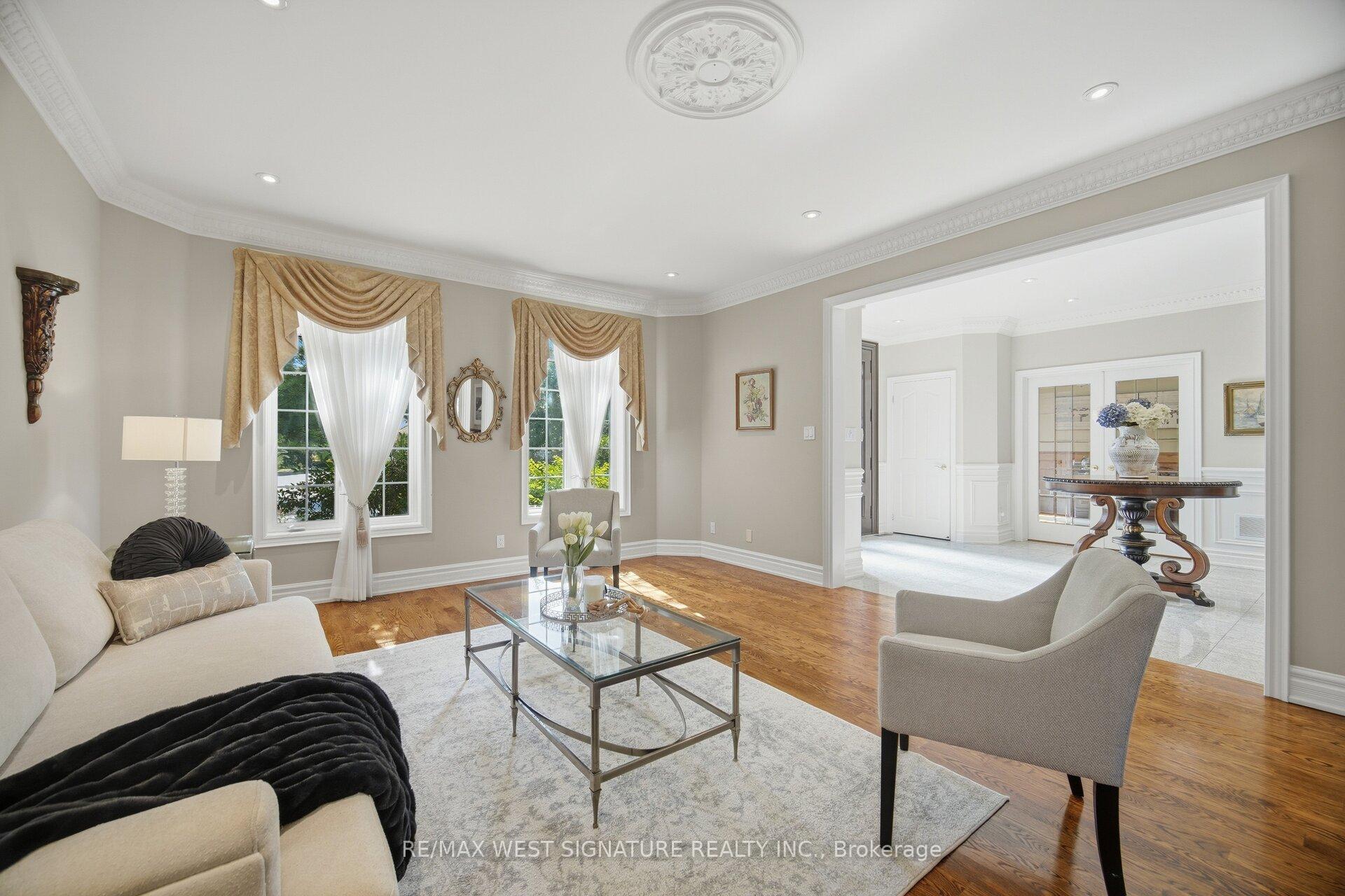 Photo 8 of 22 Di Nardo Court, King, King City — HOMEH