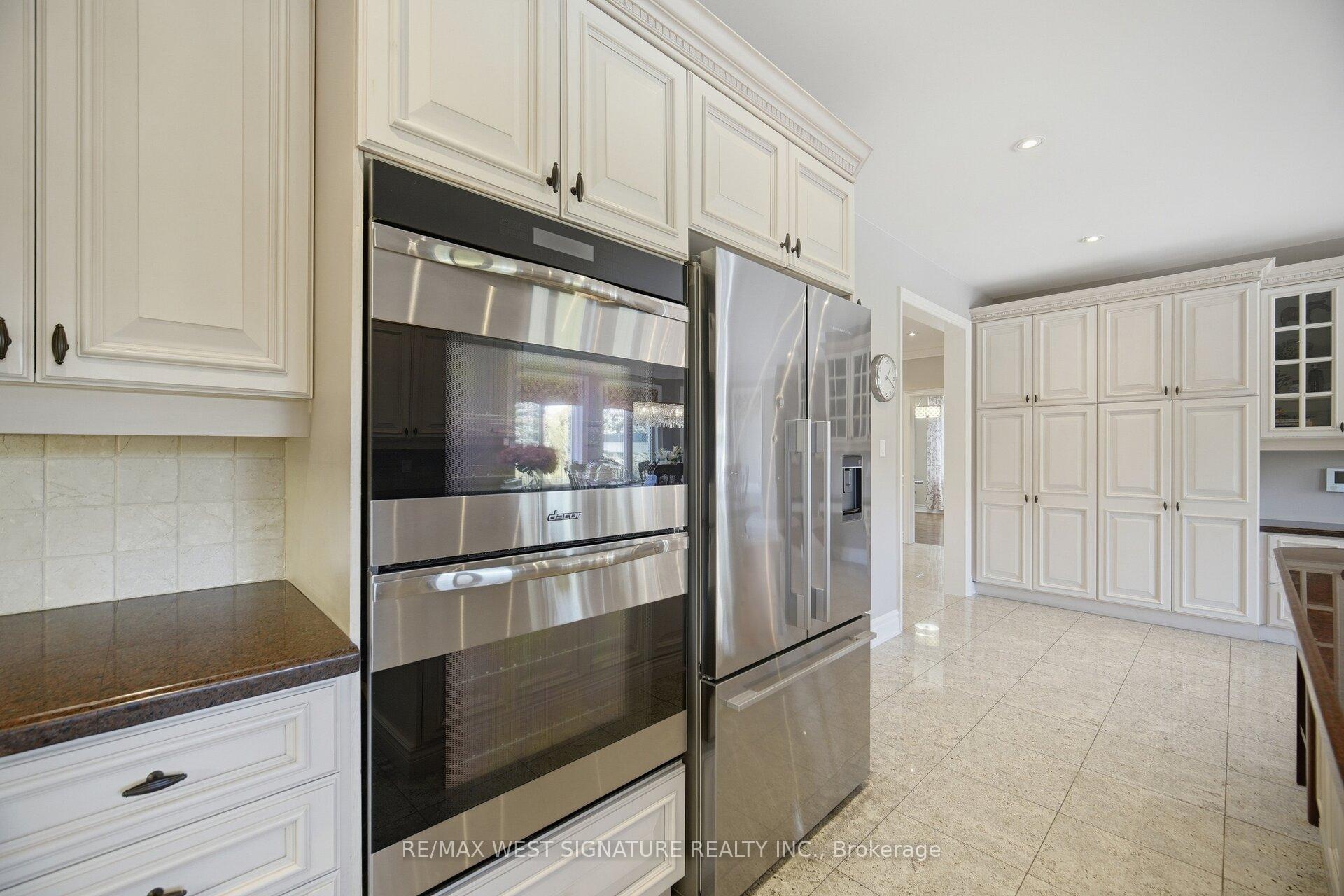 Photo 12 of 22 Di Nardo Court, King, King City — HOMEH