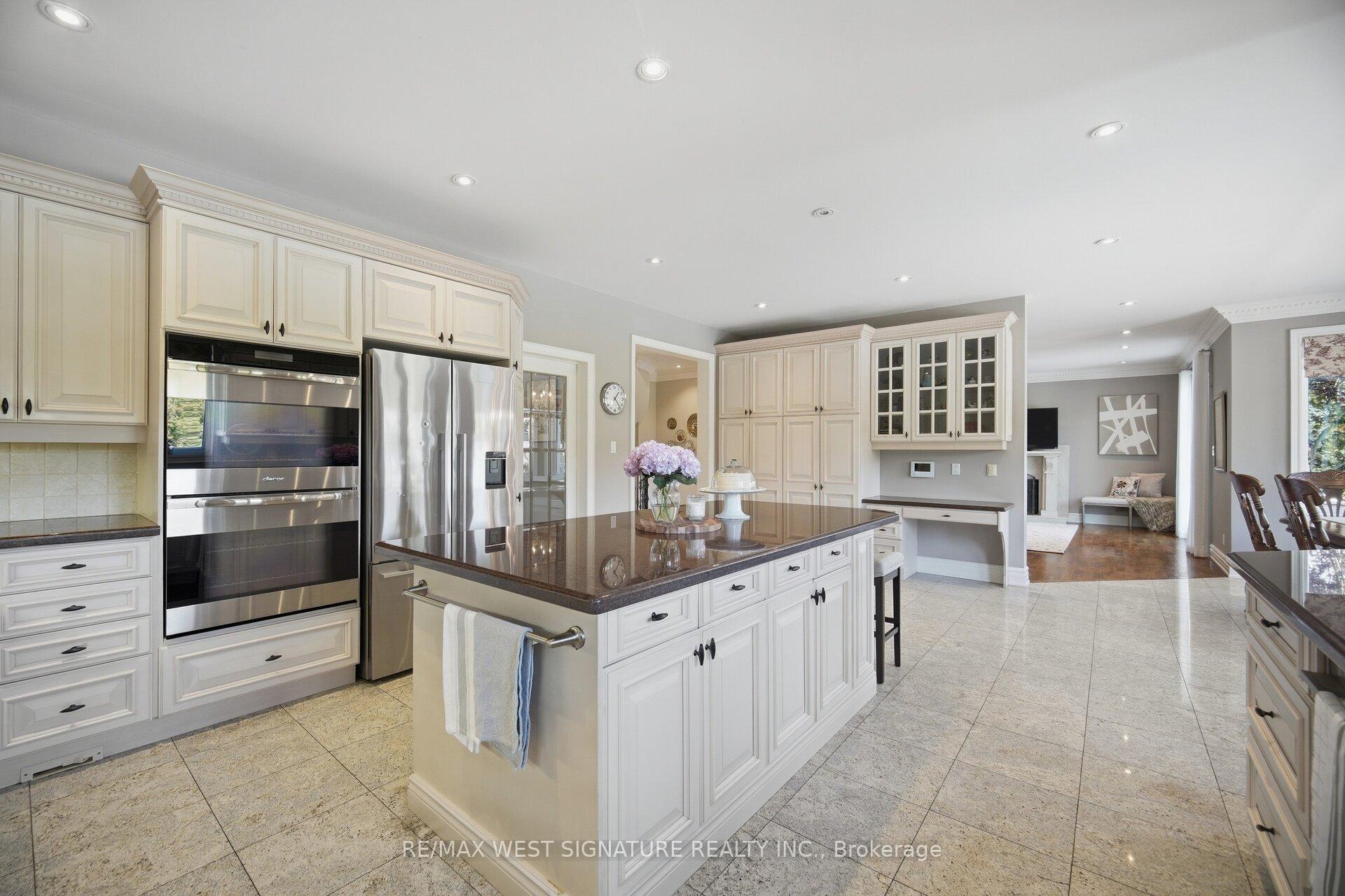 Photo 13 of 22 Di Nardo Court, King, King City — HOMEH