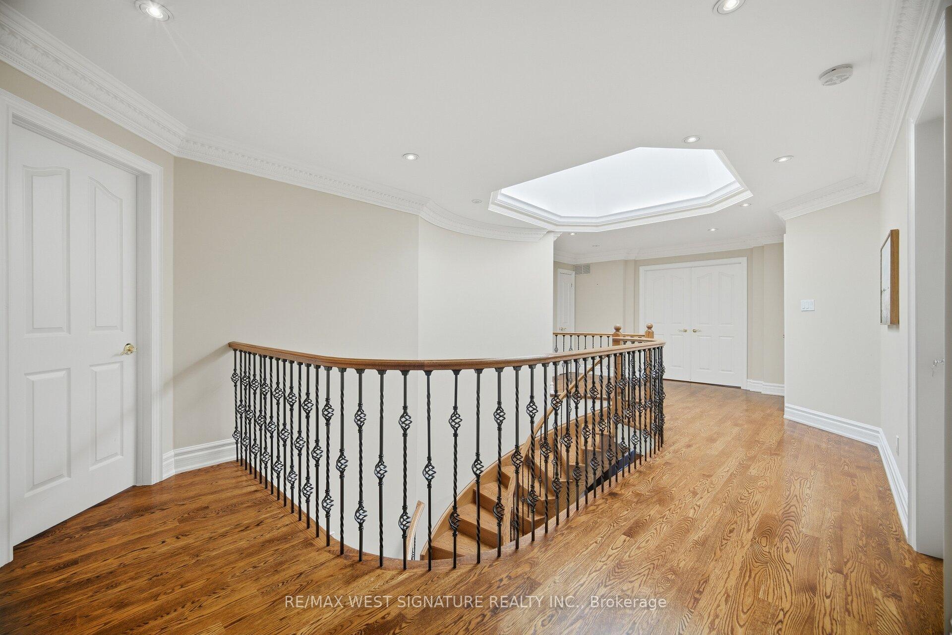 Photo 18 of 22 Di Nardo Court, King, King City — HOMEH