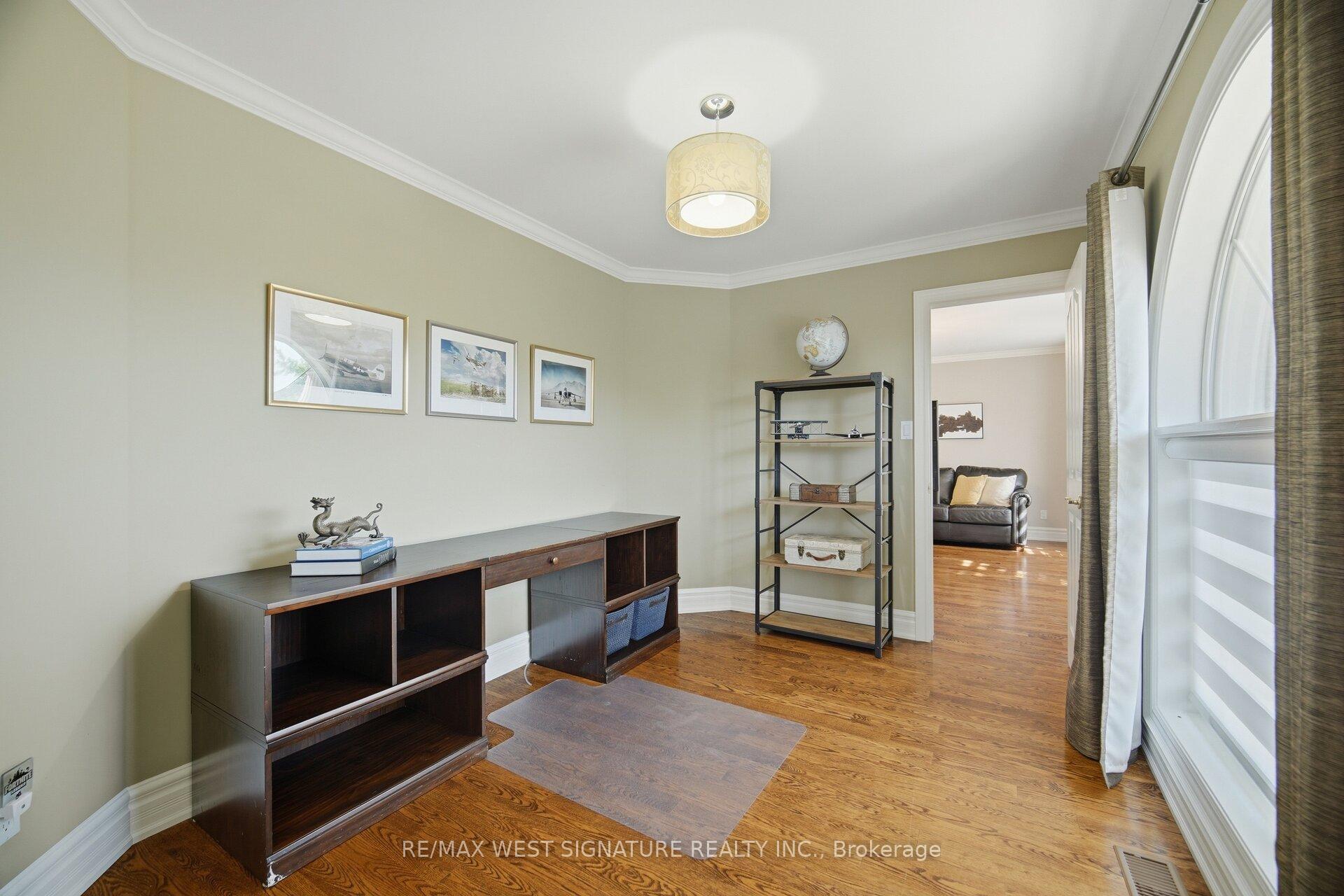 Photo 23 of 22 Di Nardo Court, King, King City — HOMEH