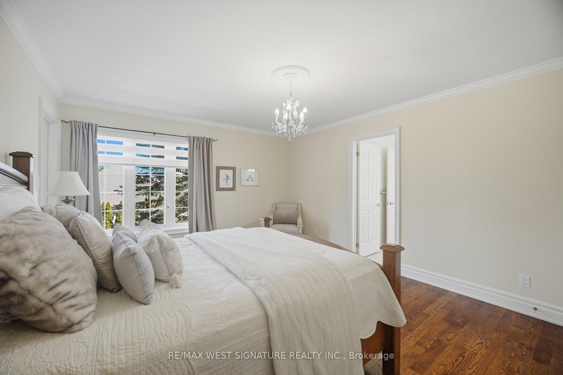 Photo 24 of 22 Di Nardo Court, King, King City — HOMEH