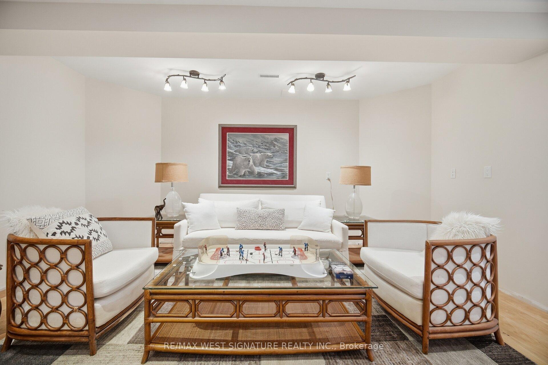 Photo 29 of 22 Di Nardo Court, King, King City — HOMEH