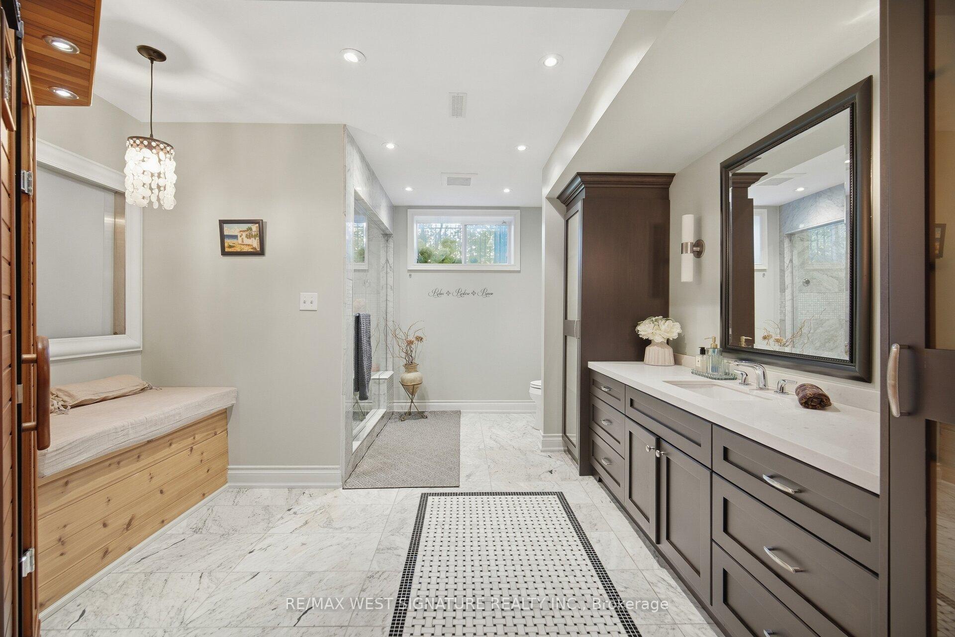 Photo 33 of 22 Di Nardo Court, King, King City — HOMEH