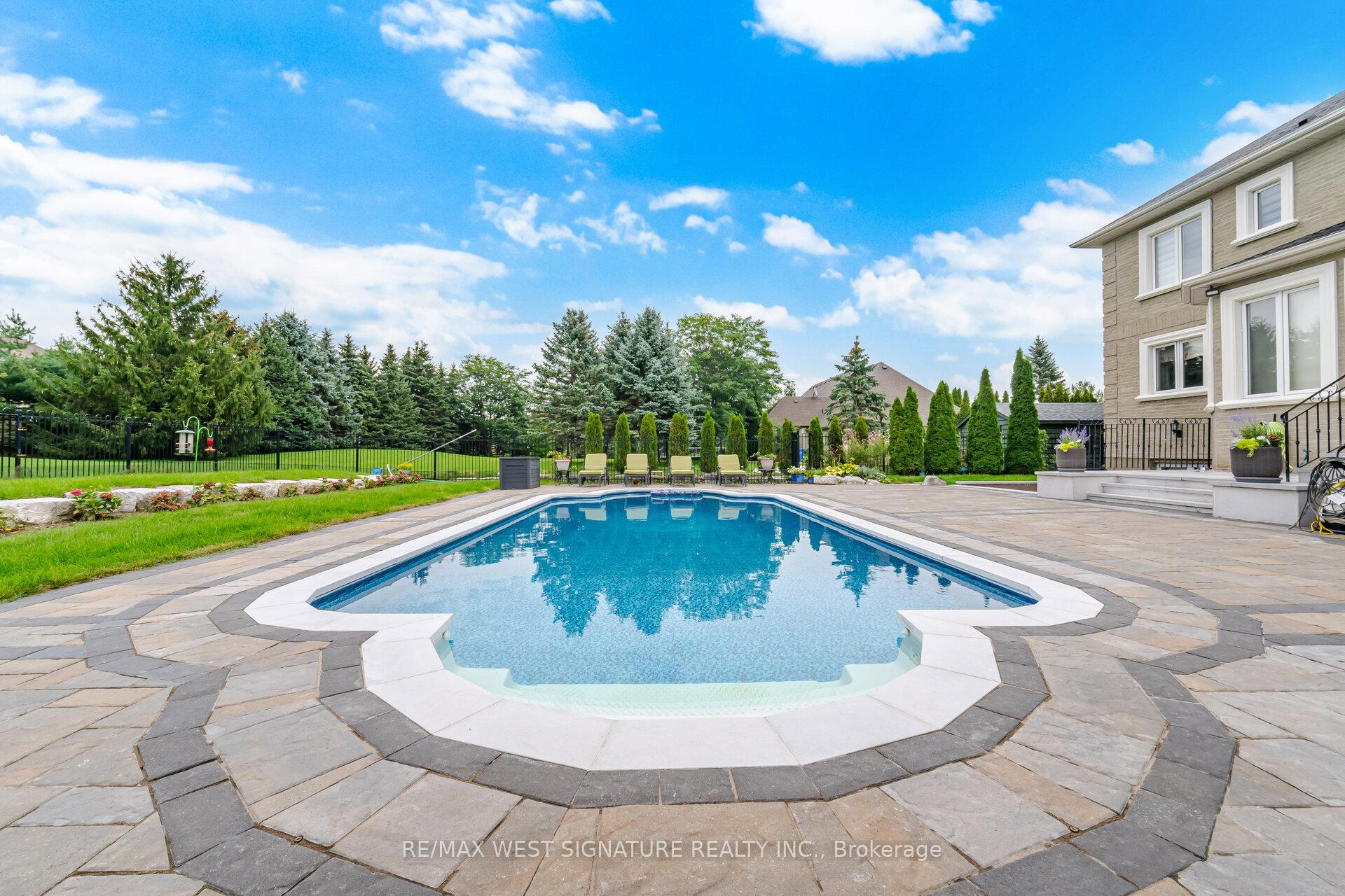 Photo 38 of 22 Di Nardo Court, King, King City — HOMEH