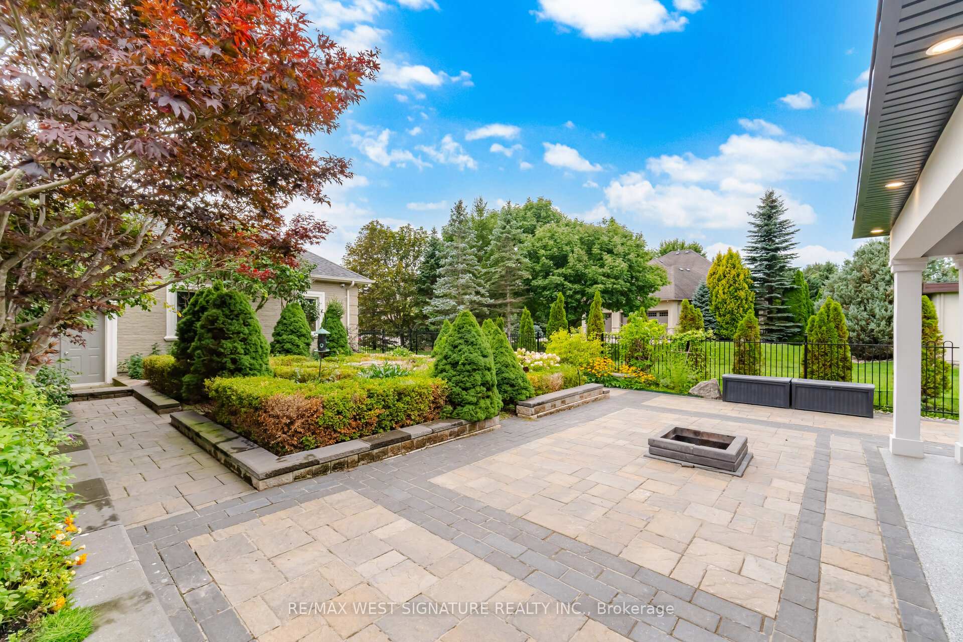 Photo 43 of 22 Di Nardo Court, King, King City — HOMEH