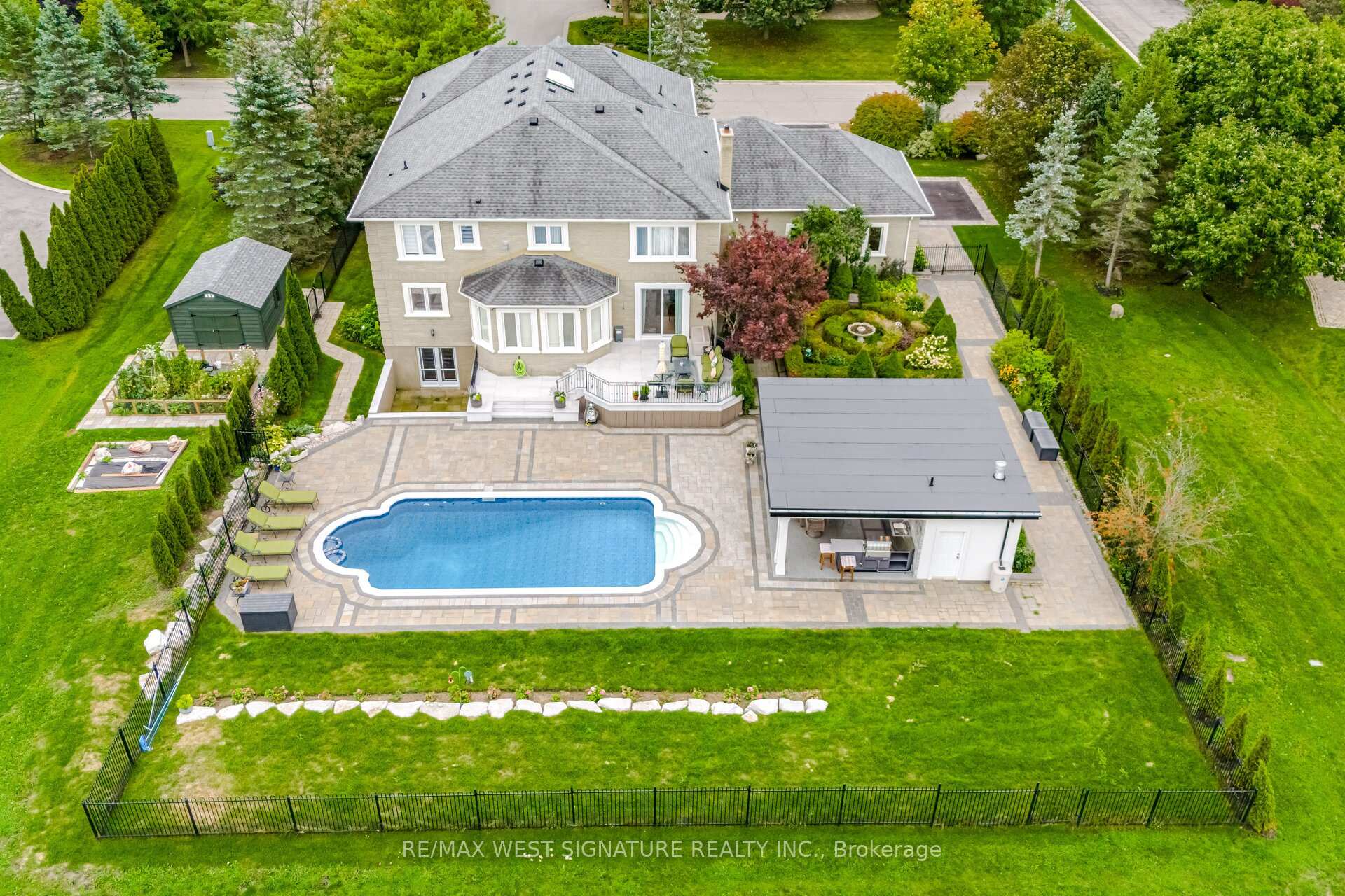 Photo 45 of 22 Di Nardo Court, King, King City — HOMEH