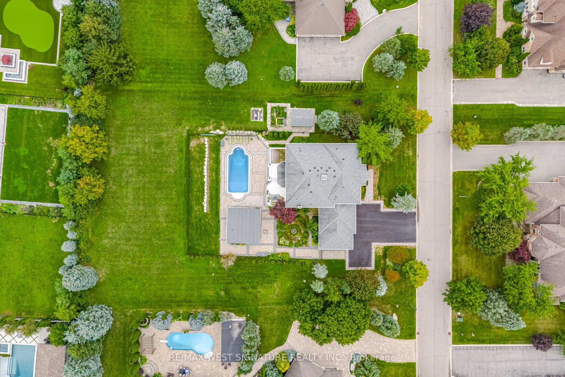 Photo 46 of 22 Di Nardo Court, King, King City — HOMEH
