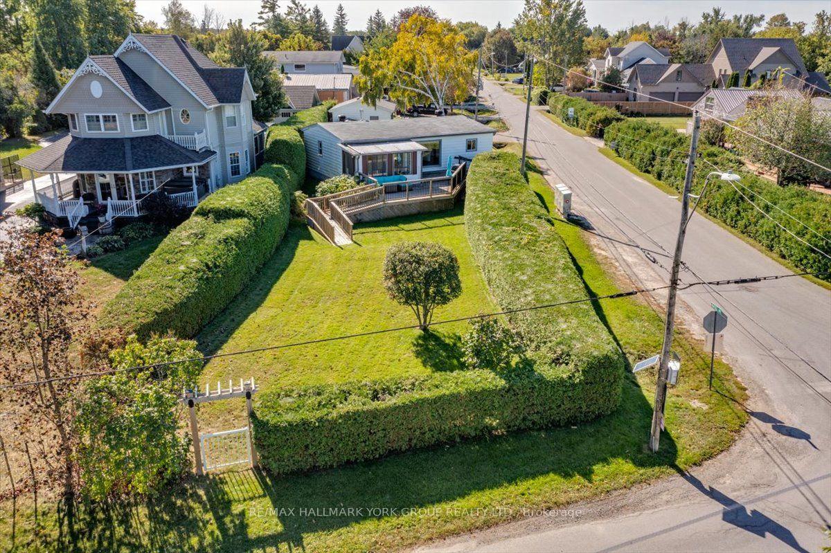Photo 2 of 525 Lake Drive E, Georgina, Historic Lakeshore Communities — HOMEH