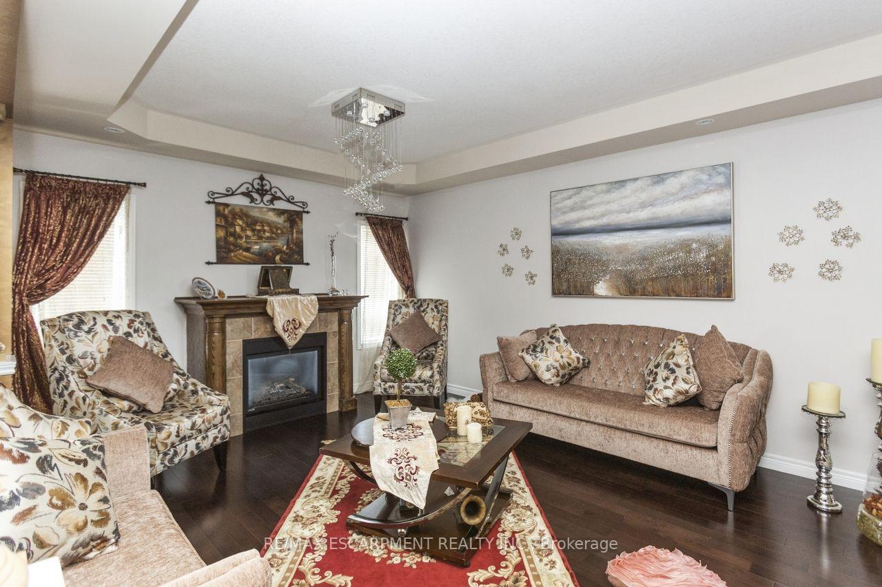 Photo 3 of 183 Pelech Crescent, Hamilton, Stoney Creek — HOMEH