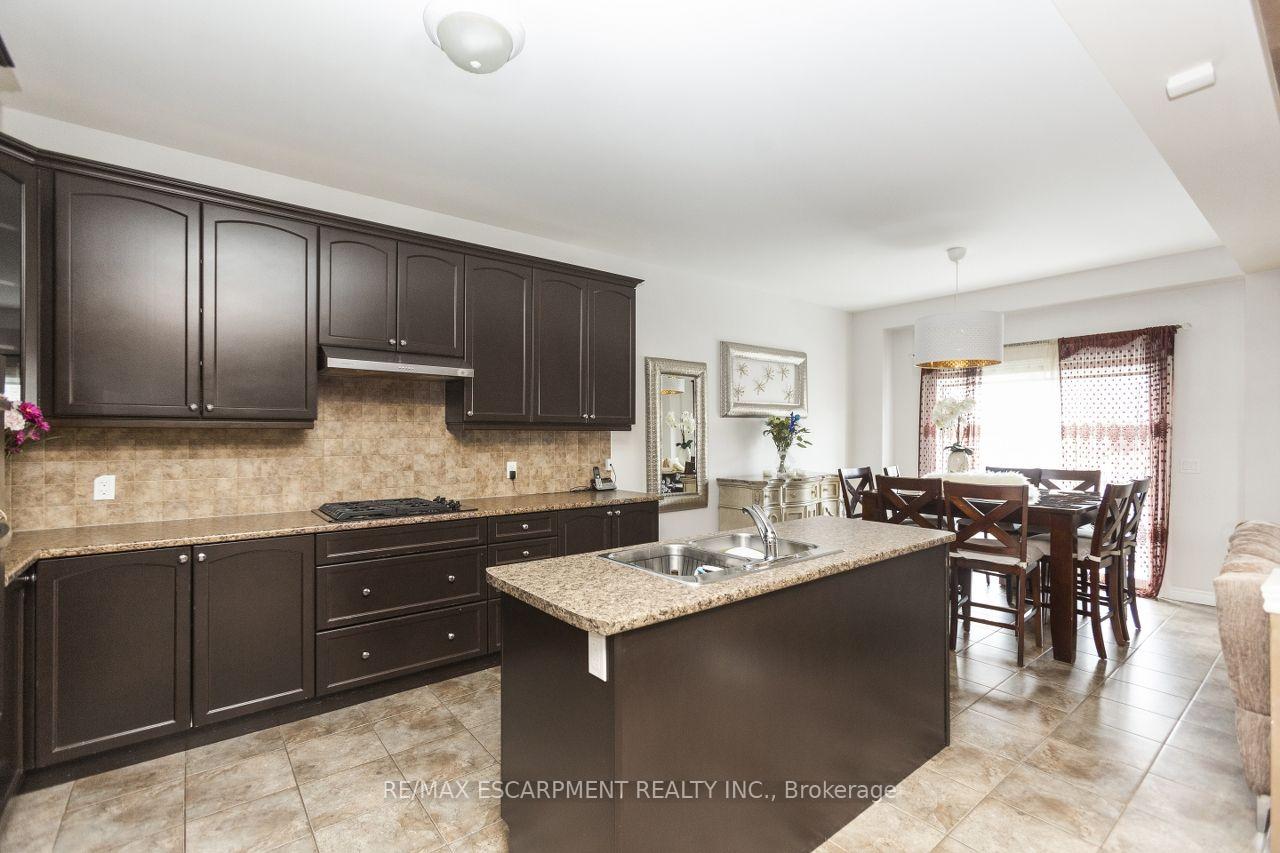 Photo 8 of 183 Pelech Crescent, Hamilton, Stoney Creek — HOMEH