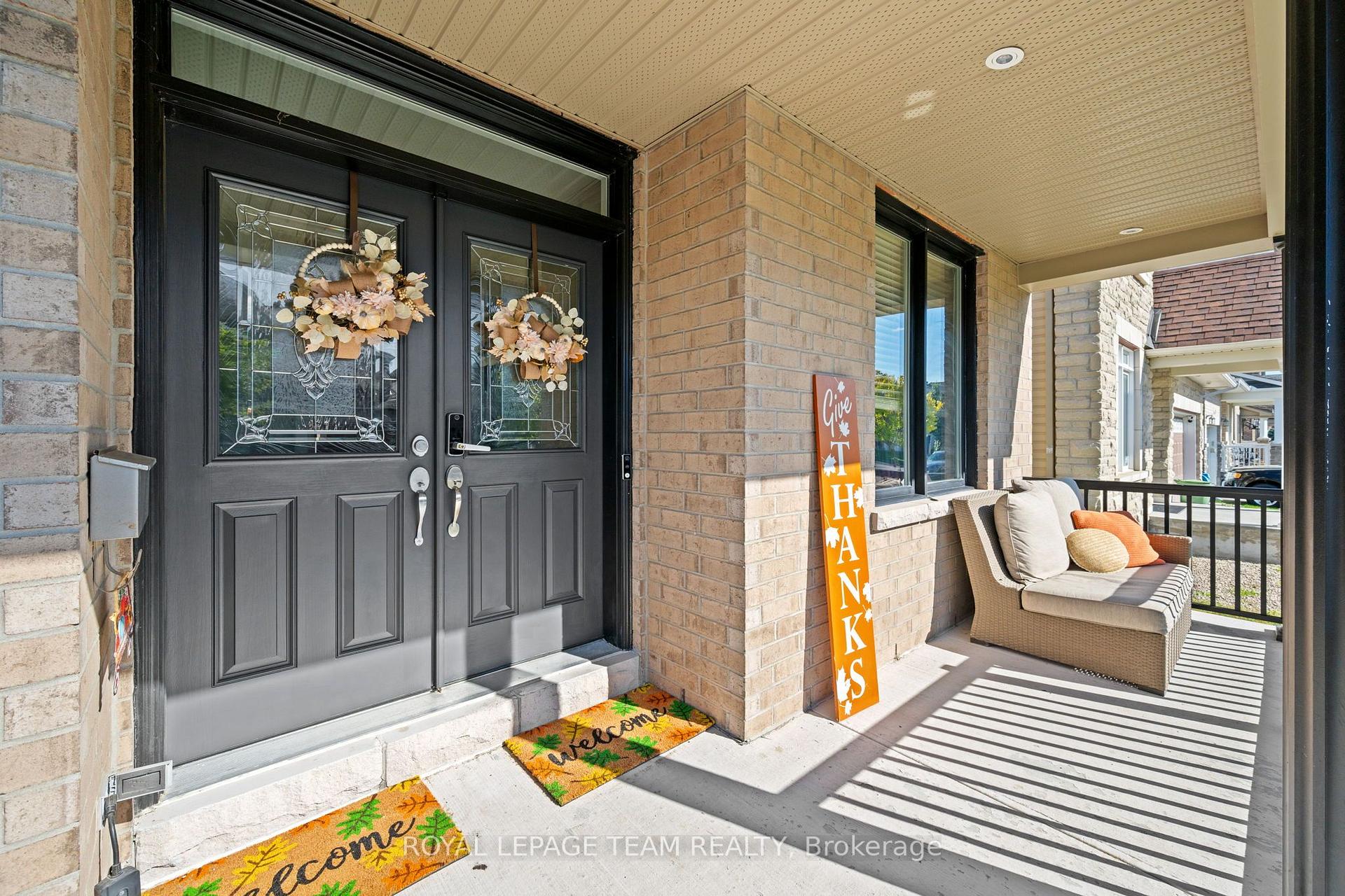 Photo 2 of 732 Lakebreeze Circle, Ottawa, Avalon East — HOMEH