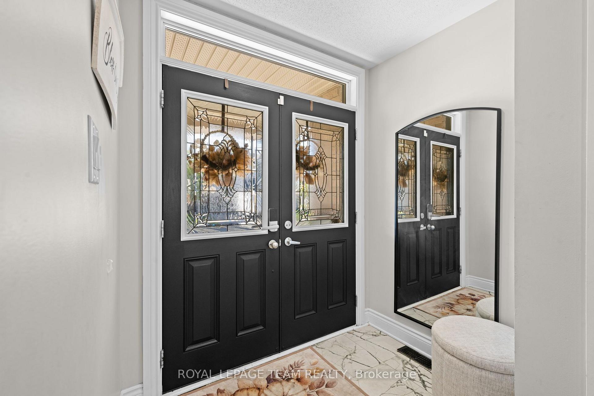 Photo 3 of 732 Lakebreeze Circle, Ottawa, Avalon East — HOMEH