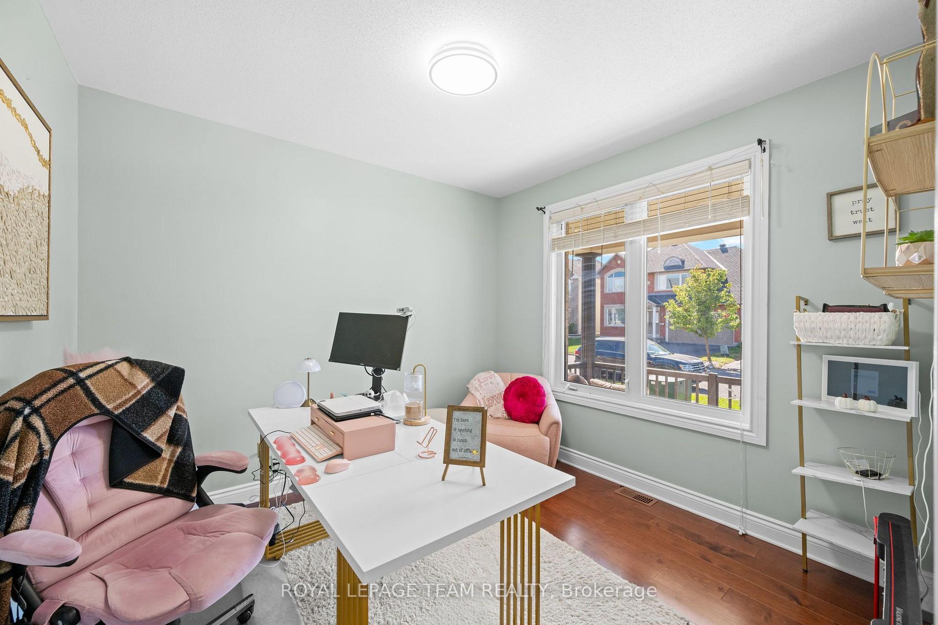 Photo 4 of 732 Lakebreeze Circle, Ottawa, Avalon East — HOMEH